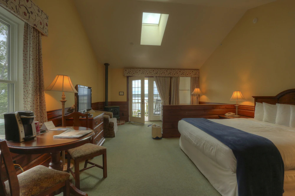 Spruce Point Inn Resort & Spa