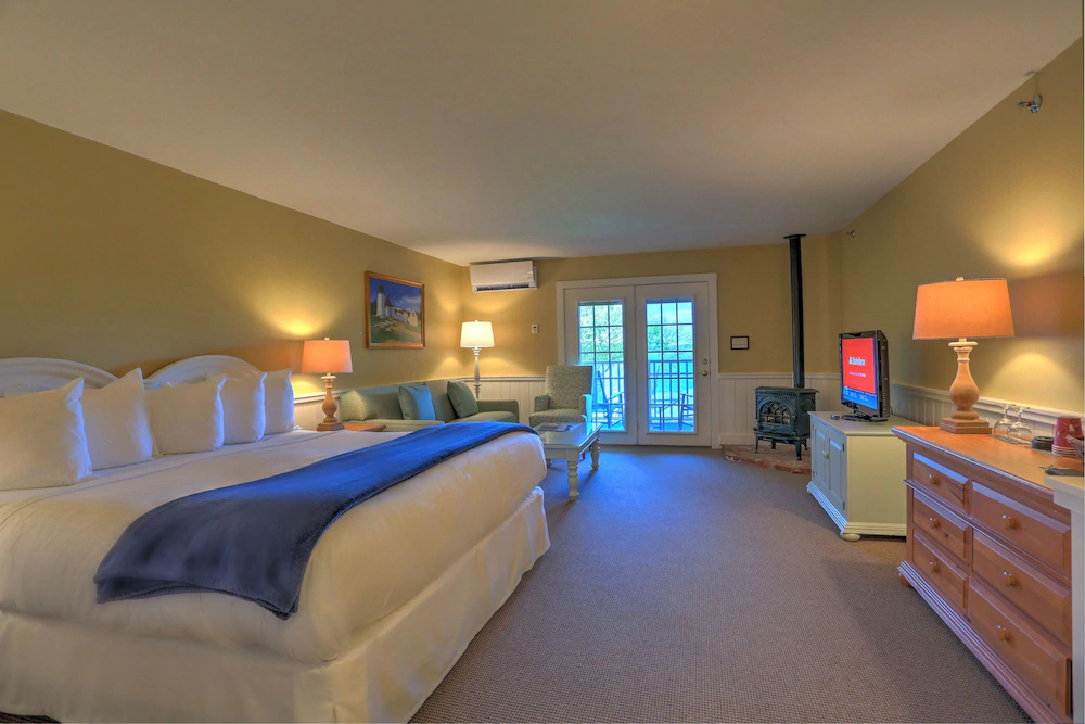 Spruce Point Inn Resort & Spa