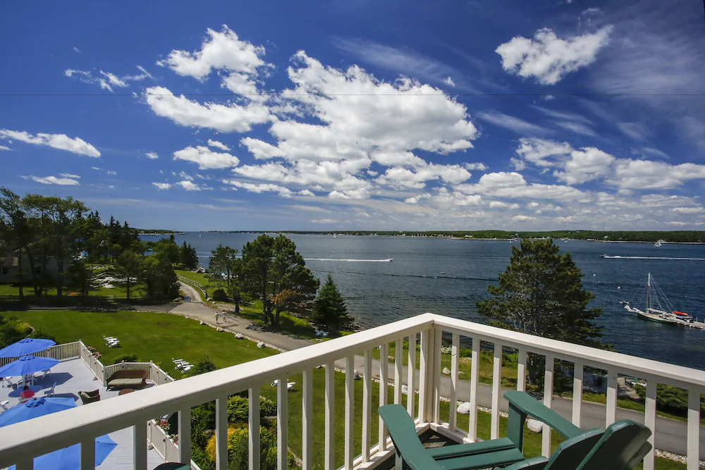 Spruce Point Inn Resort & Spa