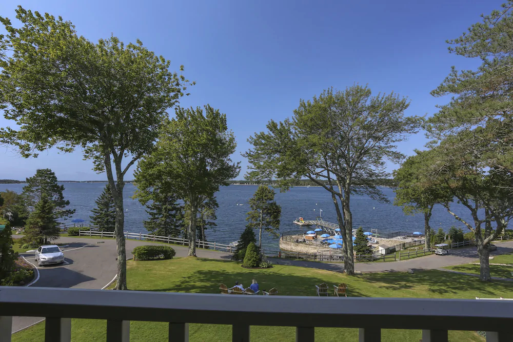 Spruce Point Inn Resort & Spa