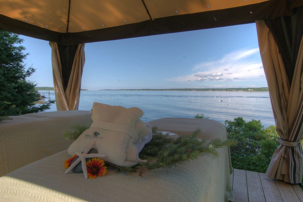 Spruce Point Inn Resort & Spa