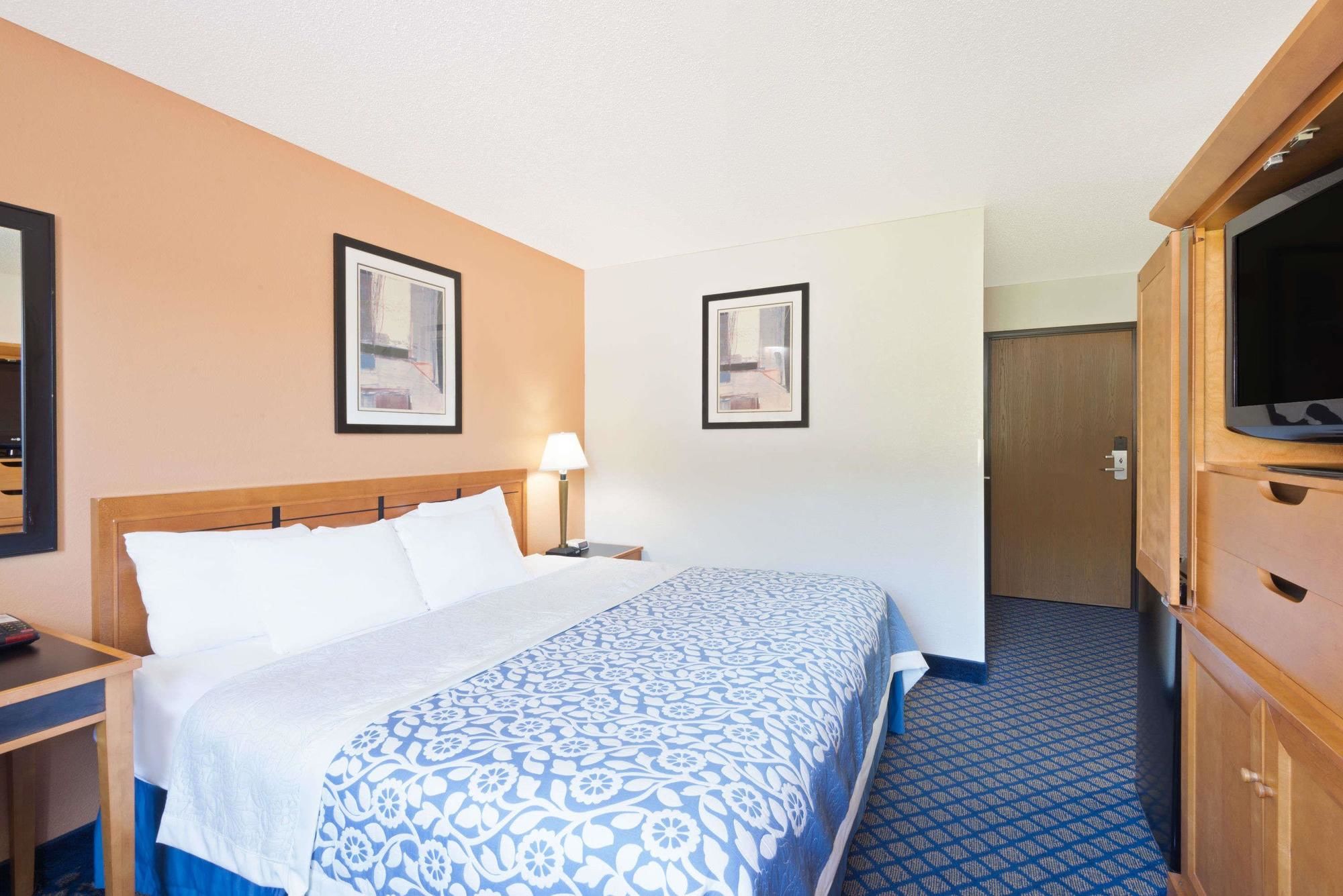 Days Inn by Wyndham Brunswick Bath Area