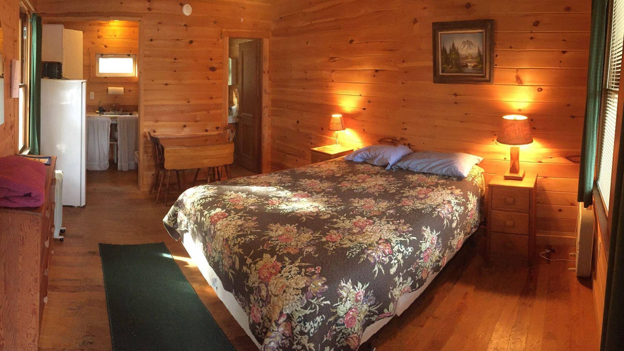 Echo Lake Lodge & Cottages