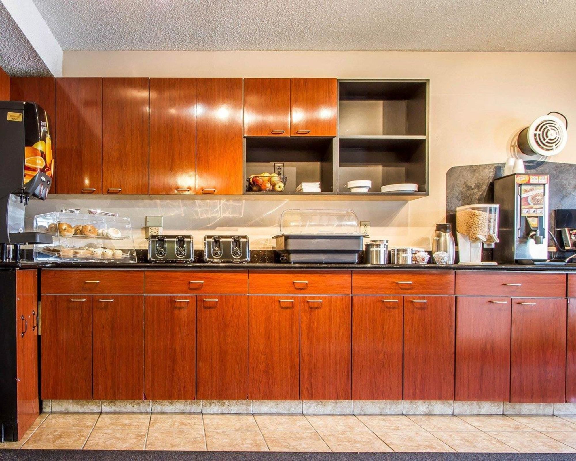 Econo Lodge Freeport