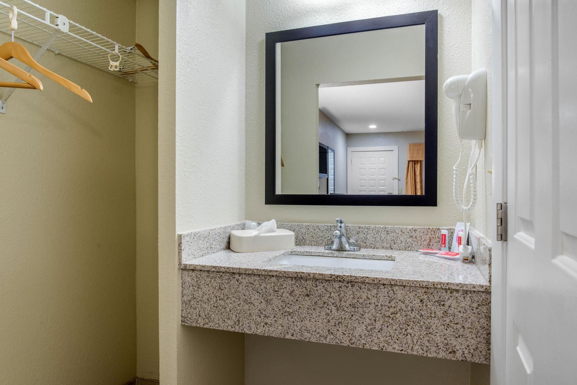 Econo Lodge Freeport