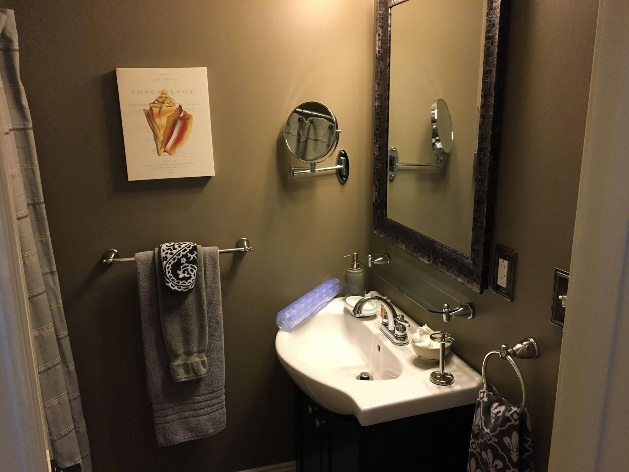 PineCrest Inn
