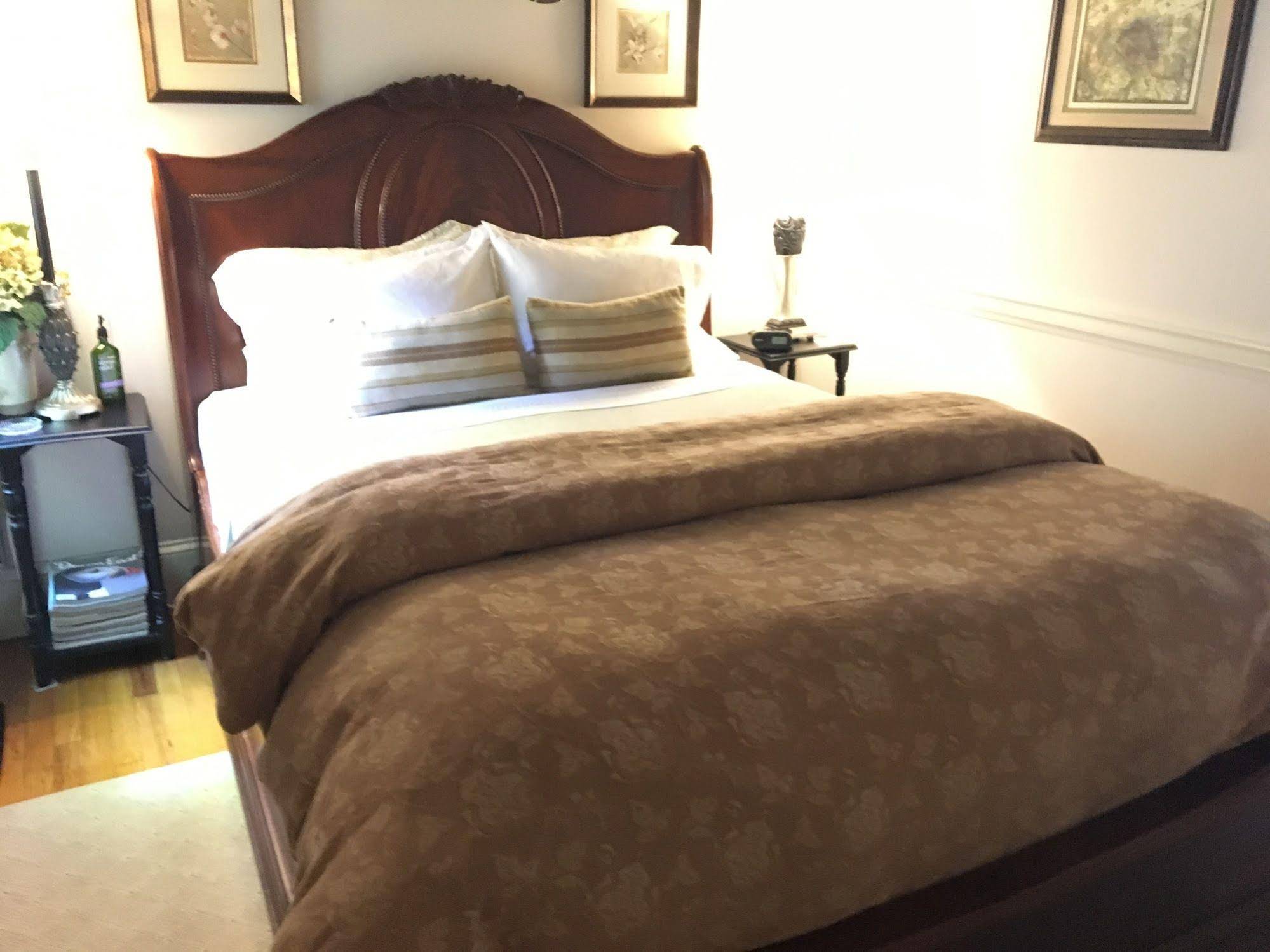 PineCrest Inn