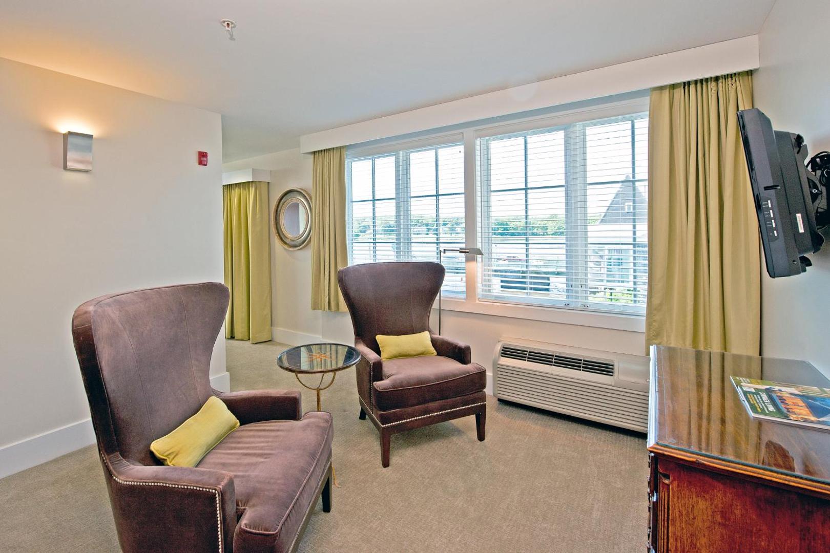 The Boathouse Waterfront Hotel and Restaurant