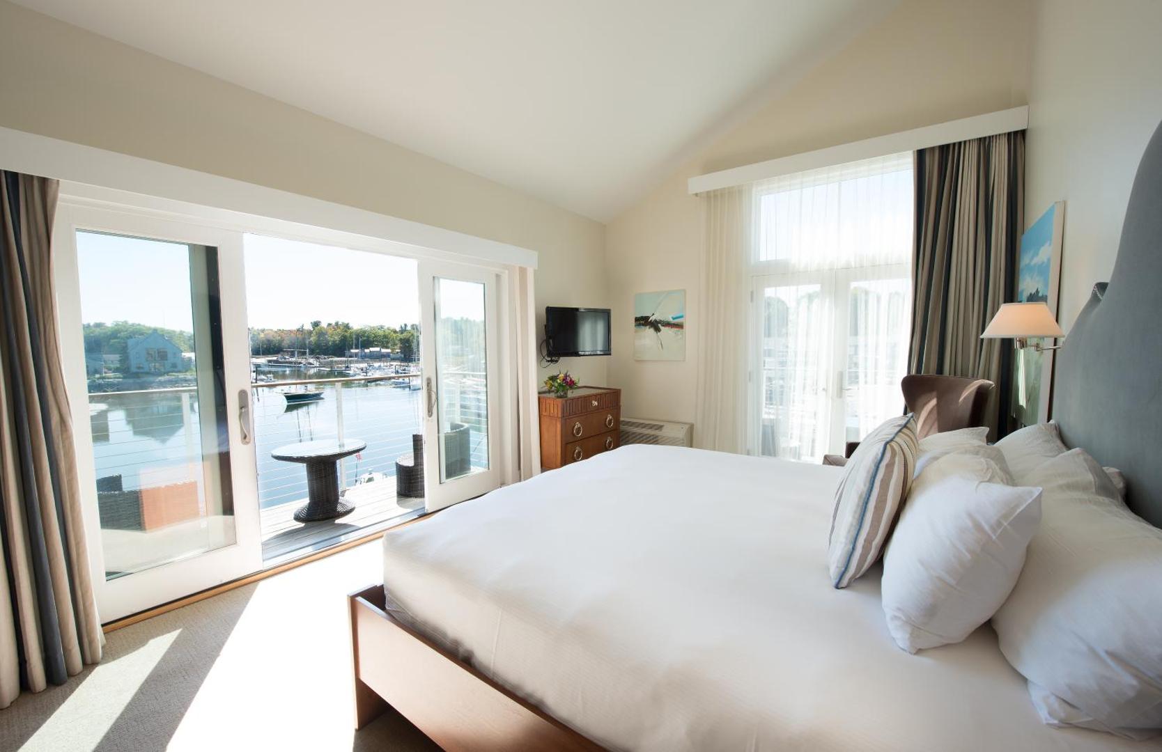 The Boathouse Waterfront Hotel and Restaurant