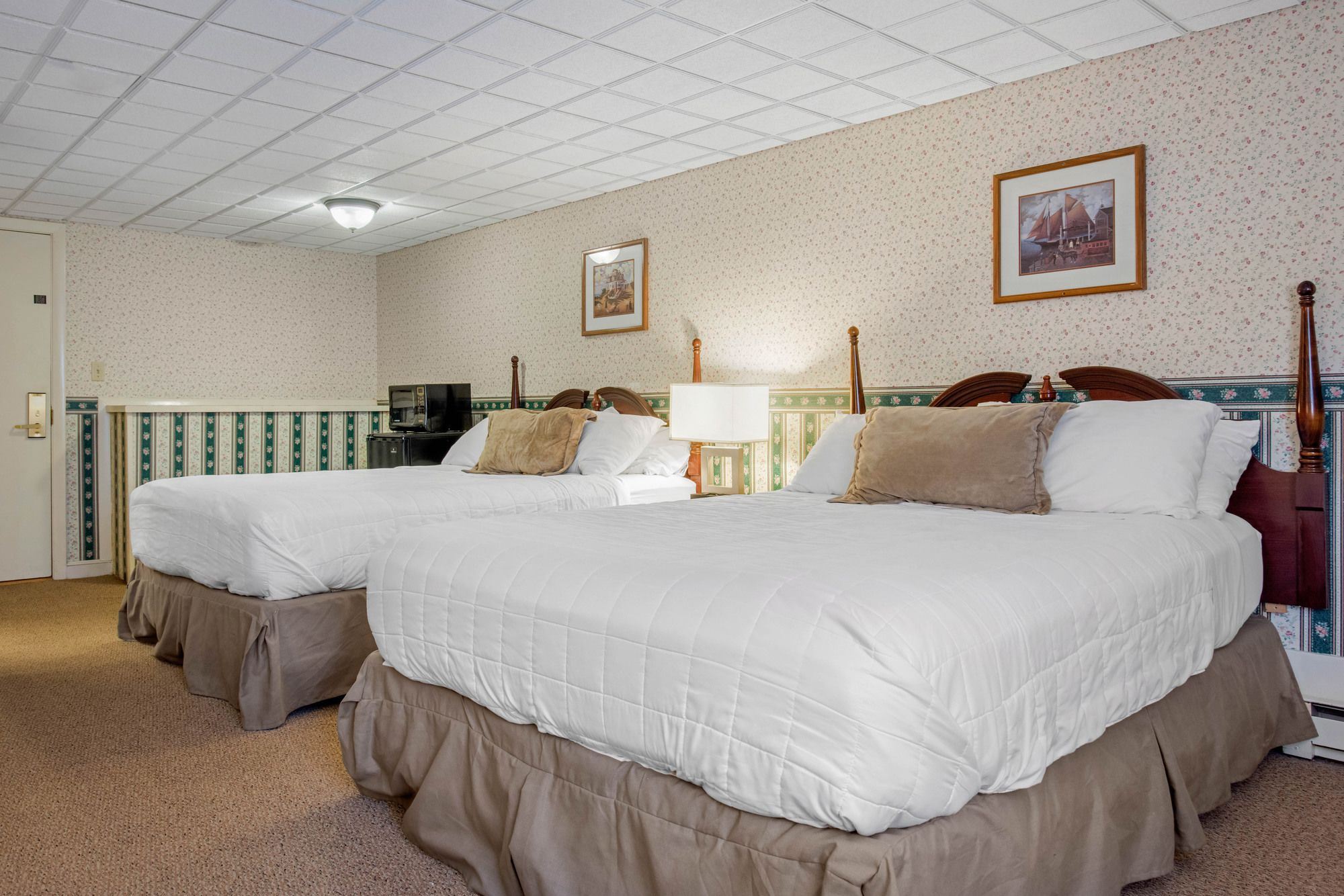 Coachman Inn