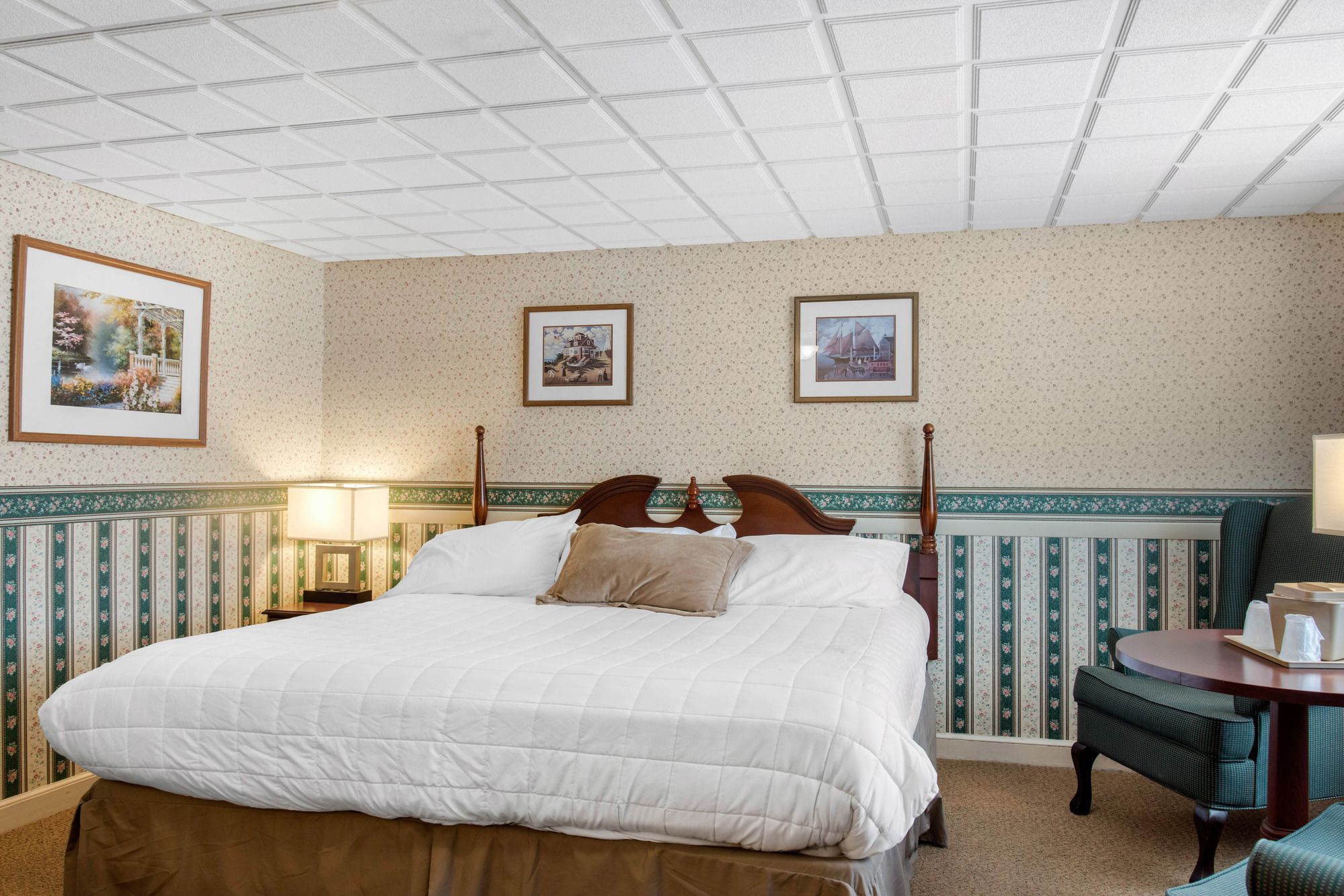 Coachman Inn