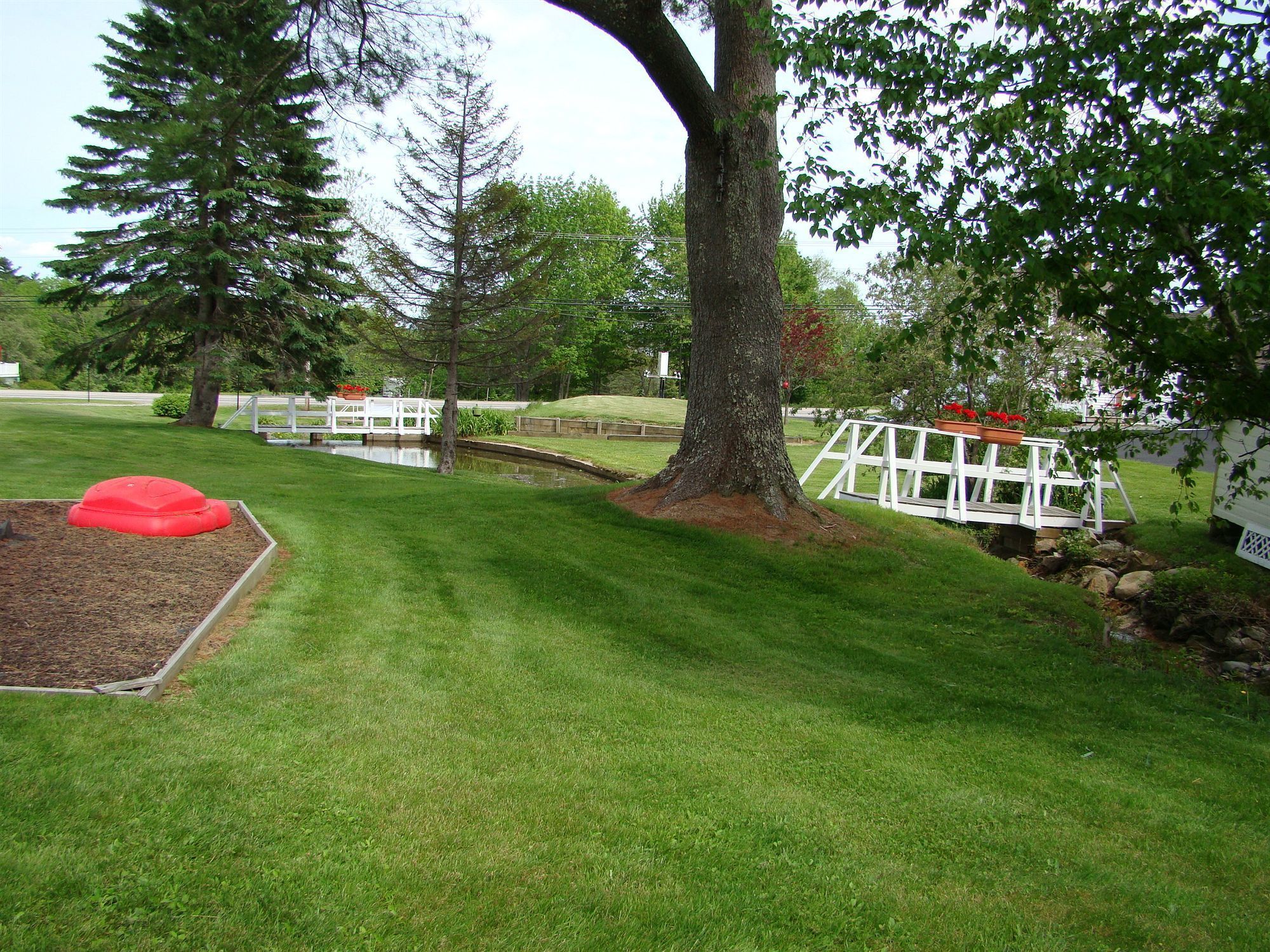 Bay Leaf Cottages & Bistro