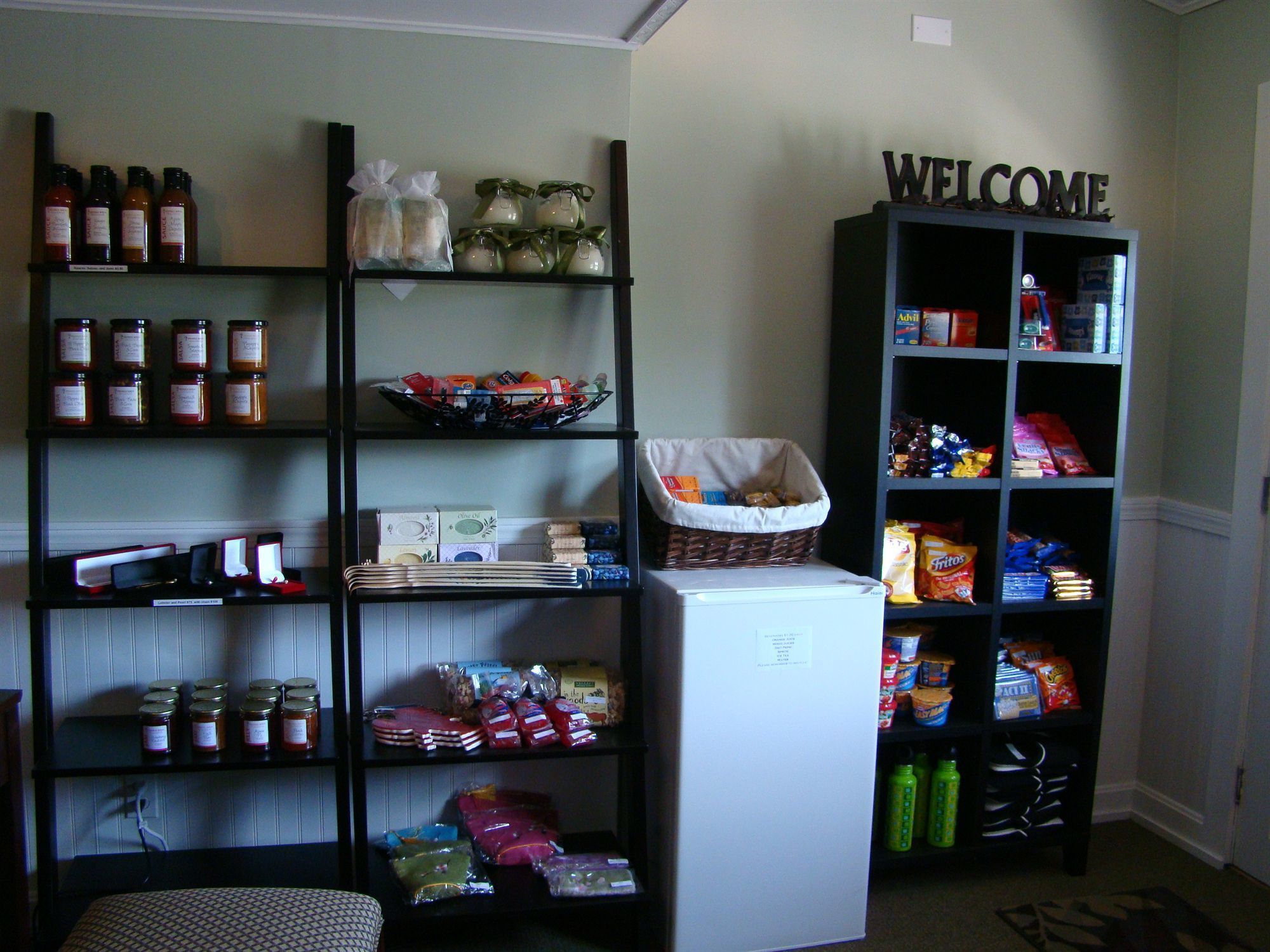 Bay Leaf Cottages & Bistro