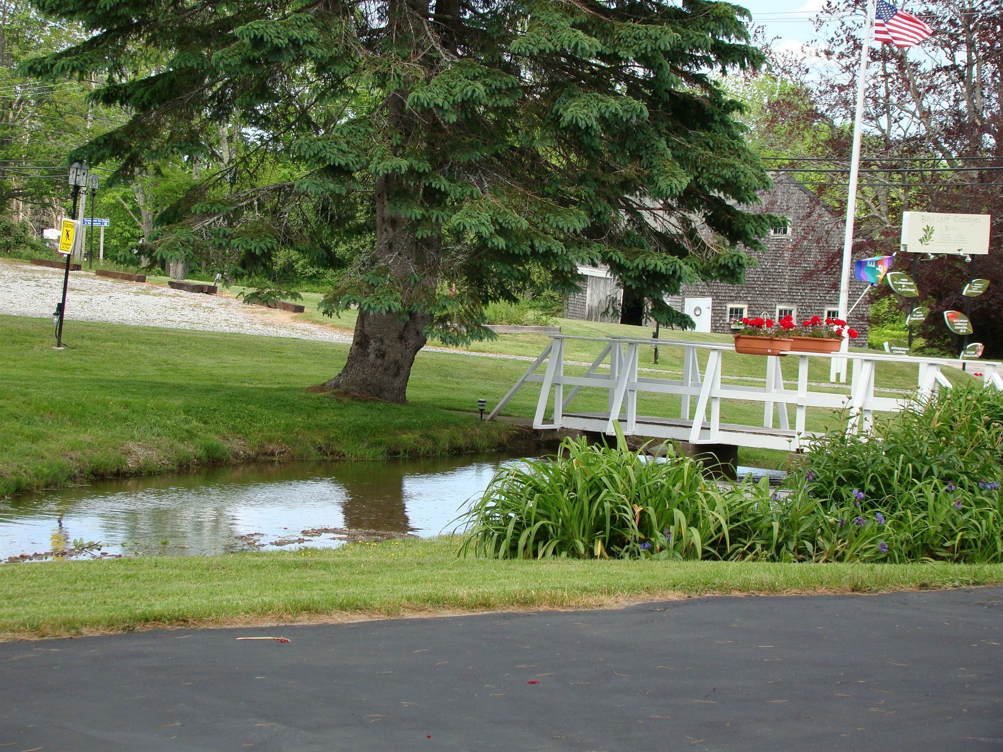 Bay Leaf Cottages & Bistro