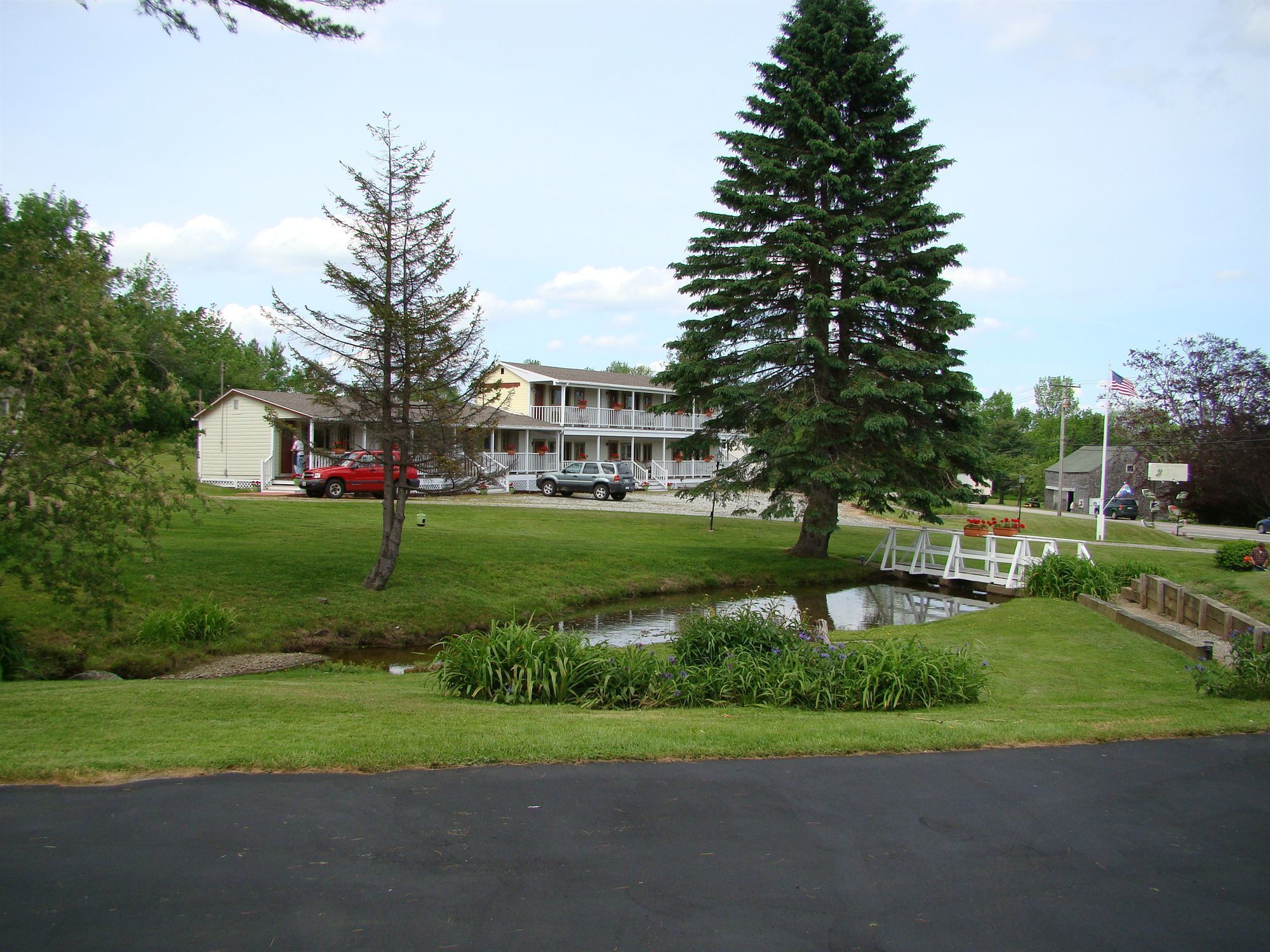 Bay Leaf Cottages & Bistro