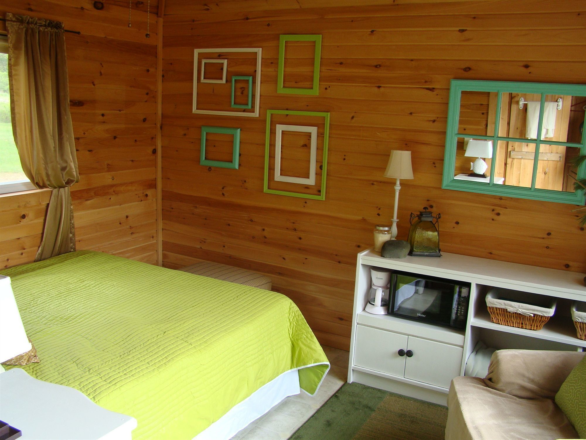 Bay Leaf Cottages & Bistro