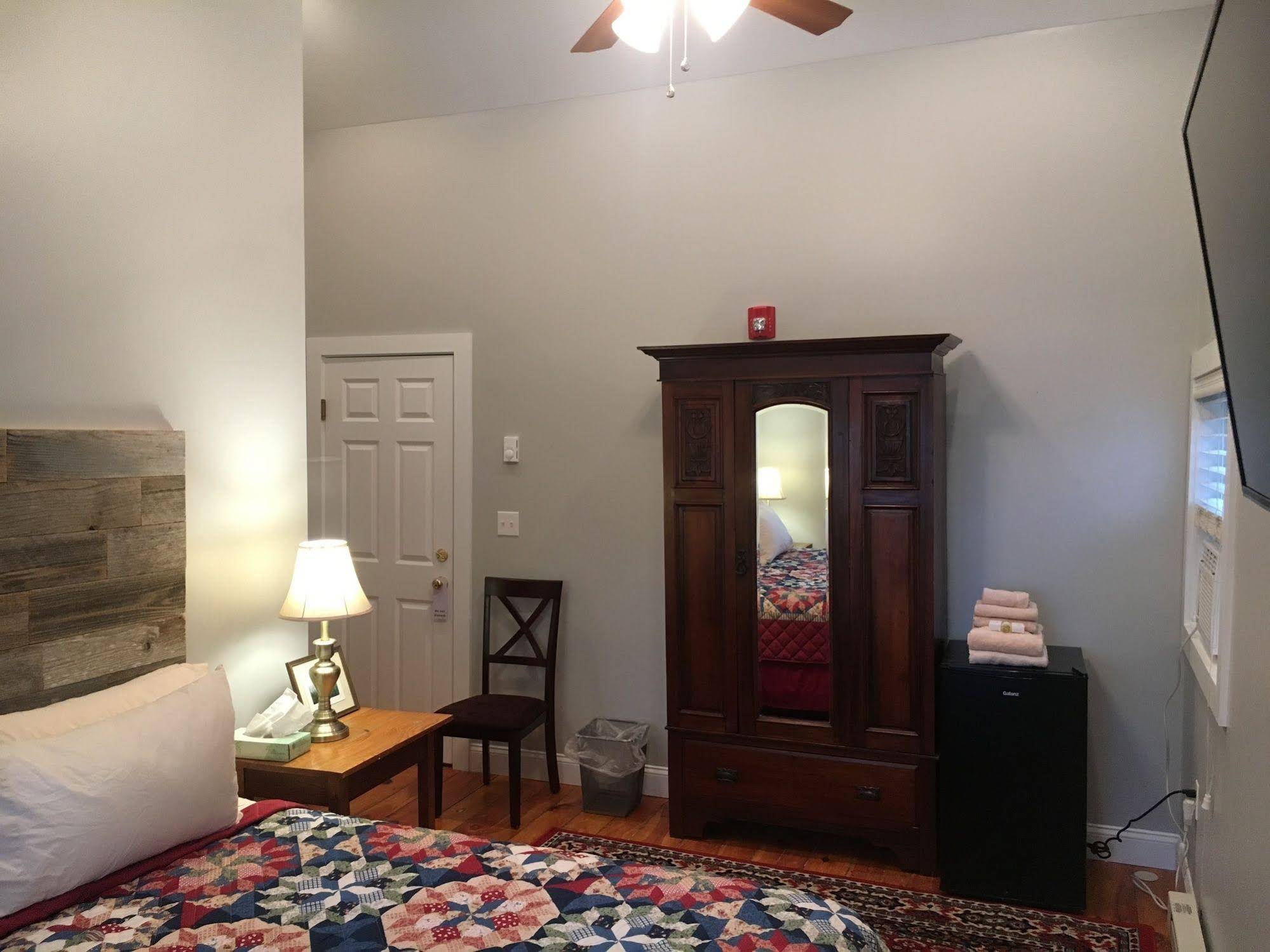 Abalonia Inn