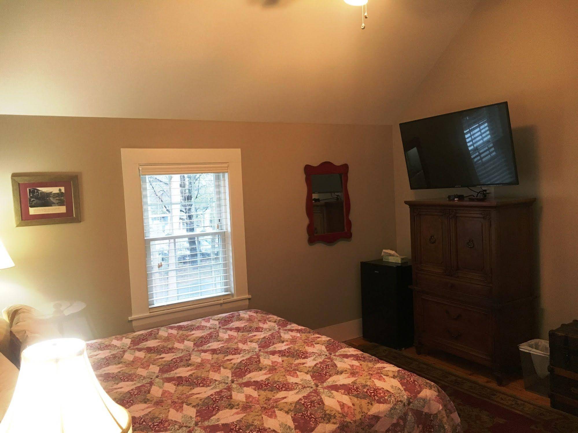 Abalonia Inn