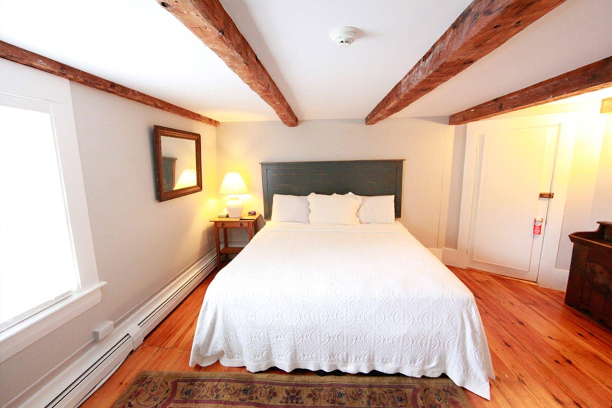 Abalonia Inn