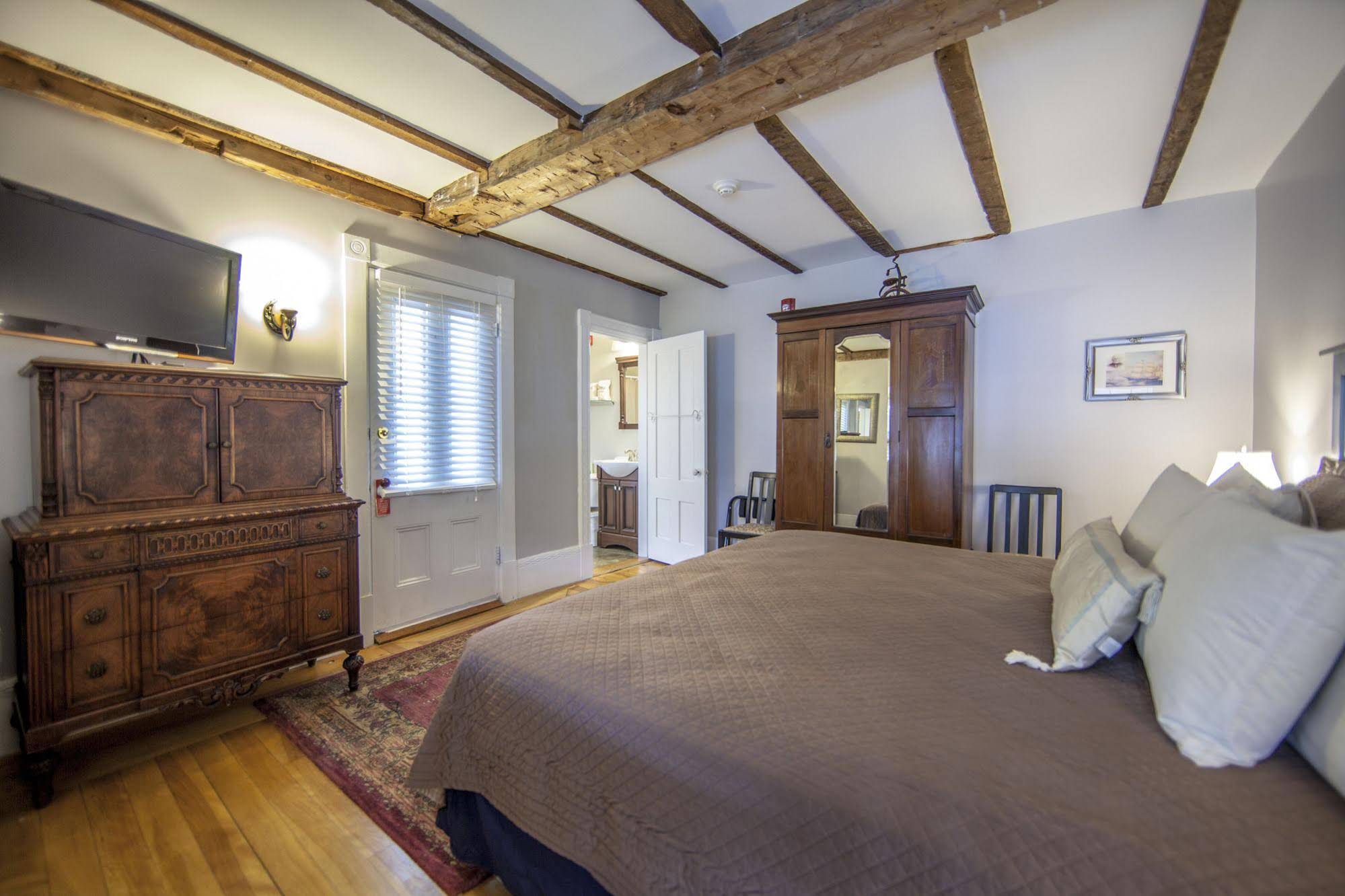 Abalonia Inn