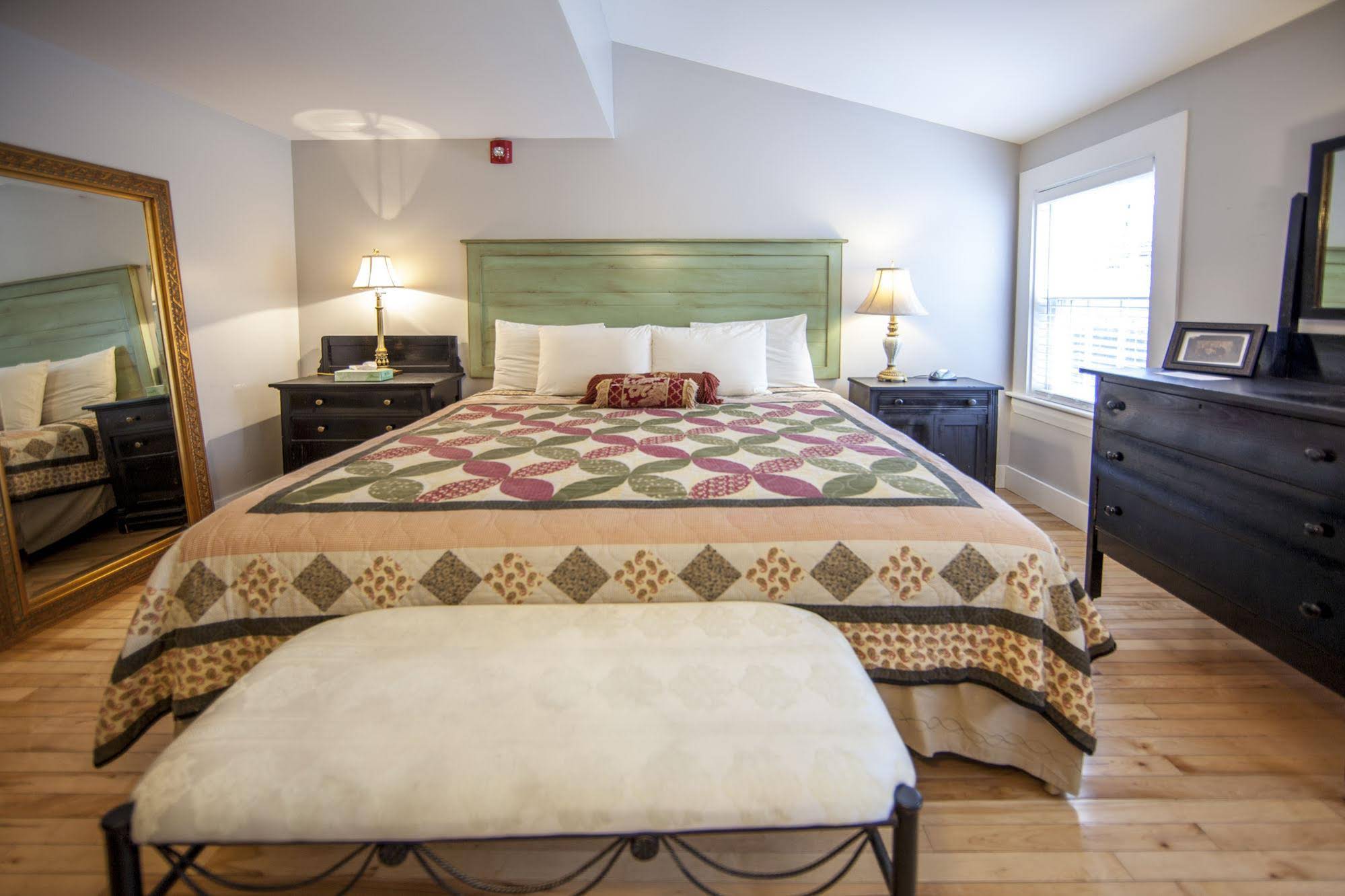 Abalonia Inn