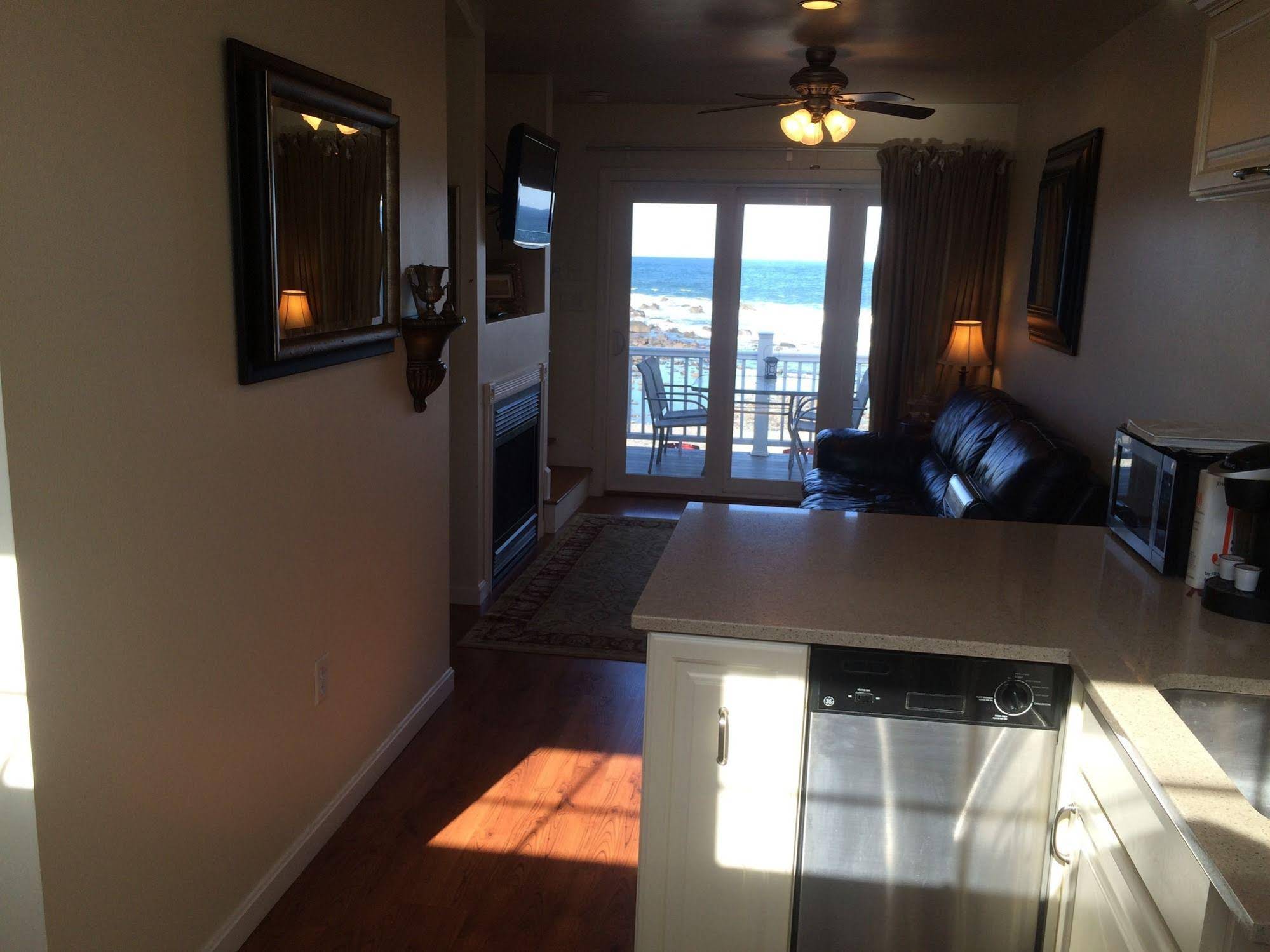 Perkins Cove Oceanfront Cottage