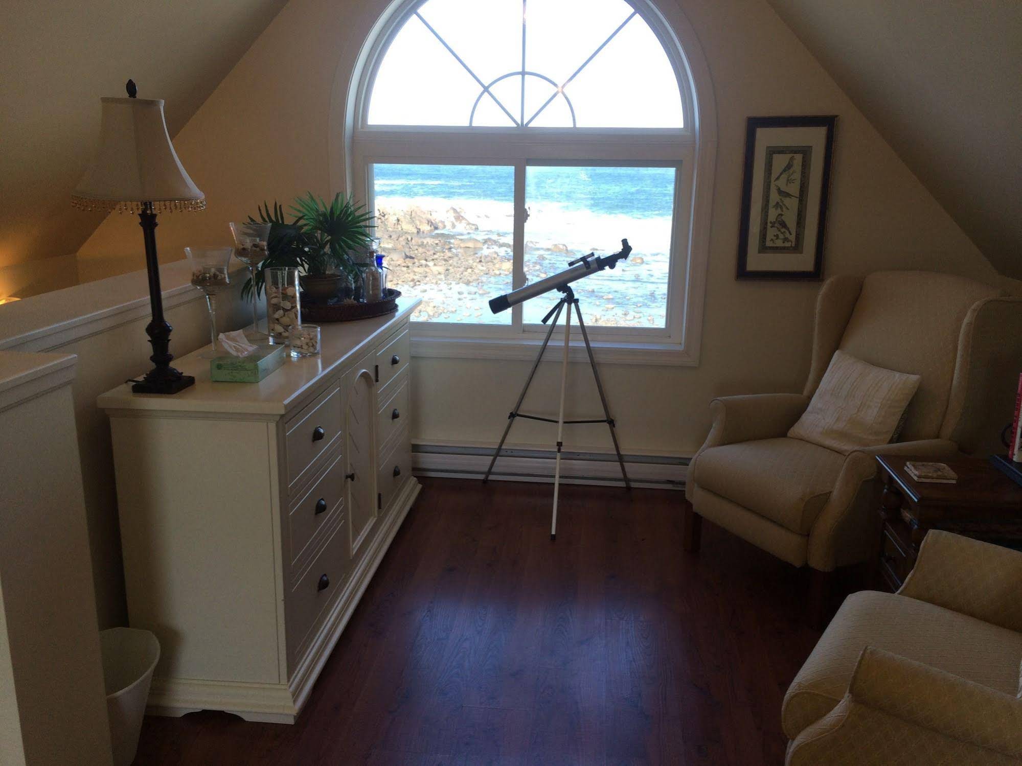 Perkins Cove Oceanfront Cottage