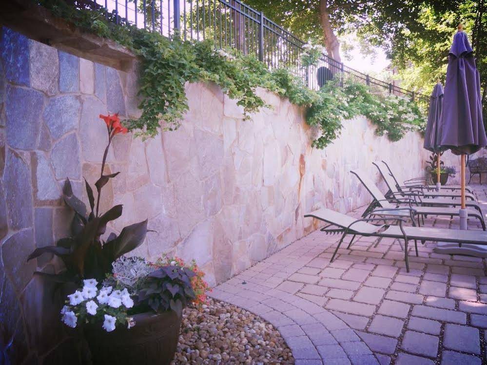 Sea Rose Suites