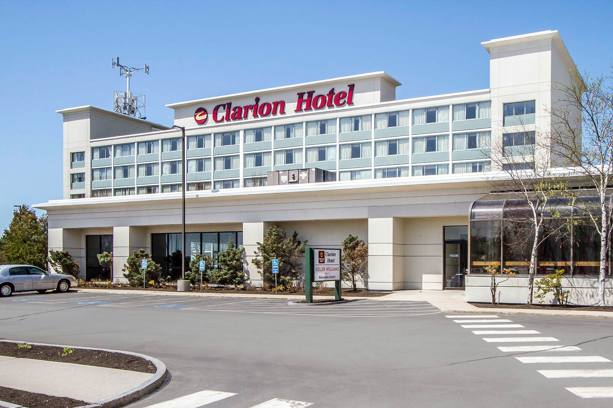 Clarion Hotel Airport