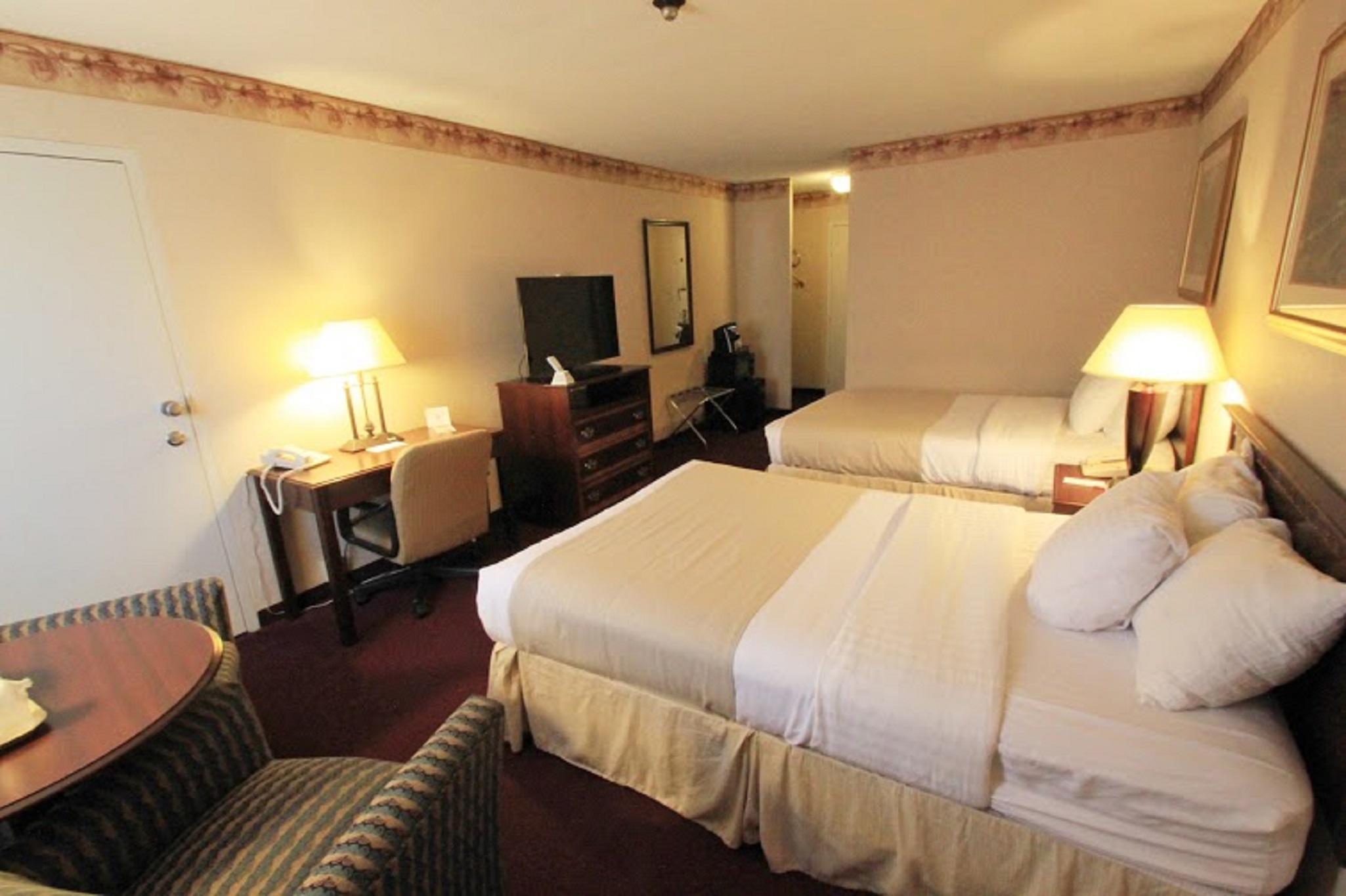 Fireside Inn & Suites