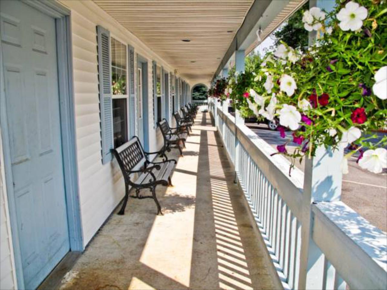 Exit 5 Motel and Cottages