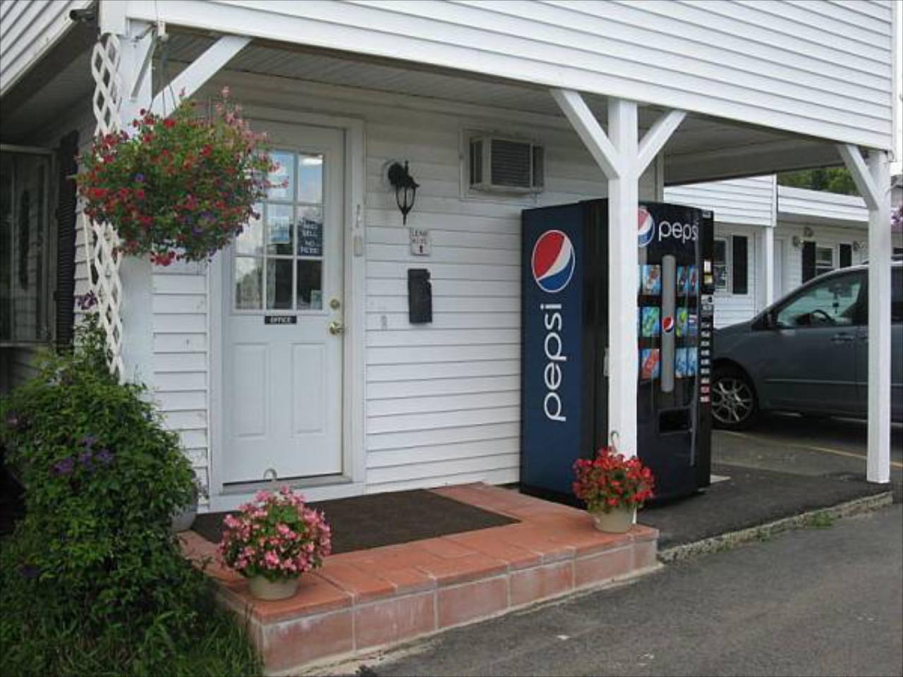 Admiral Motel