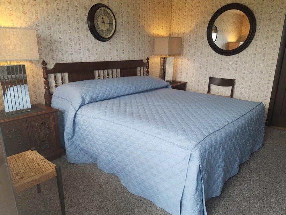 Leona's Motel