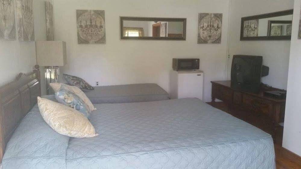 Leona's Motel