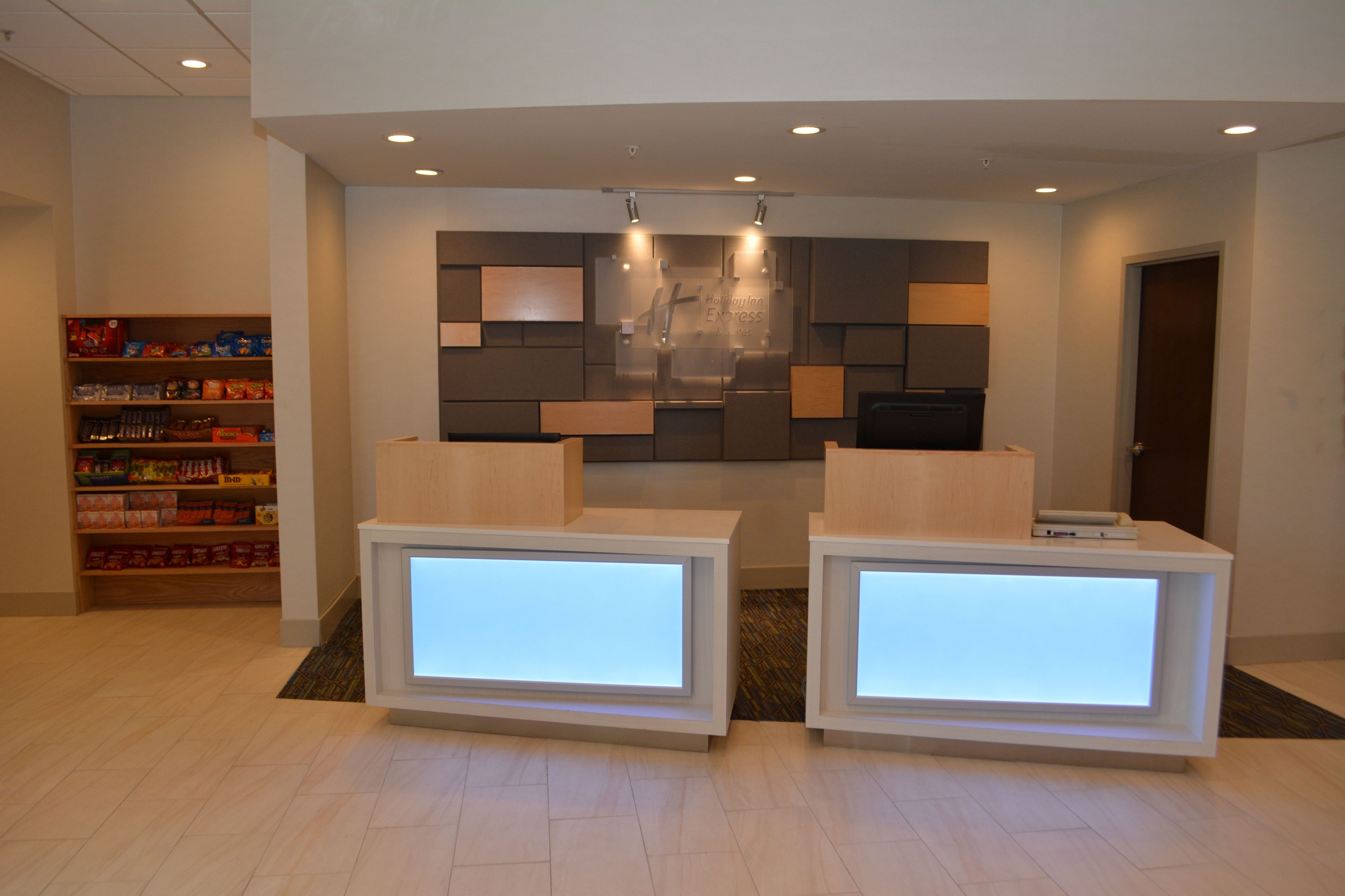 Holiday Inn Express & Suites Waterville - North