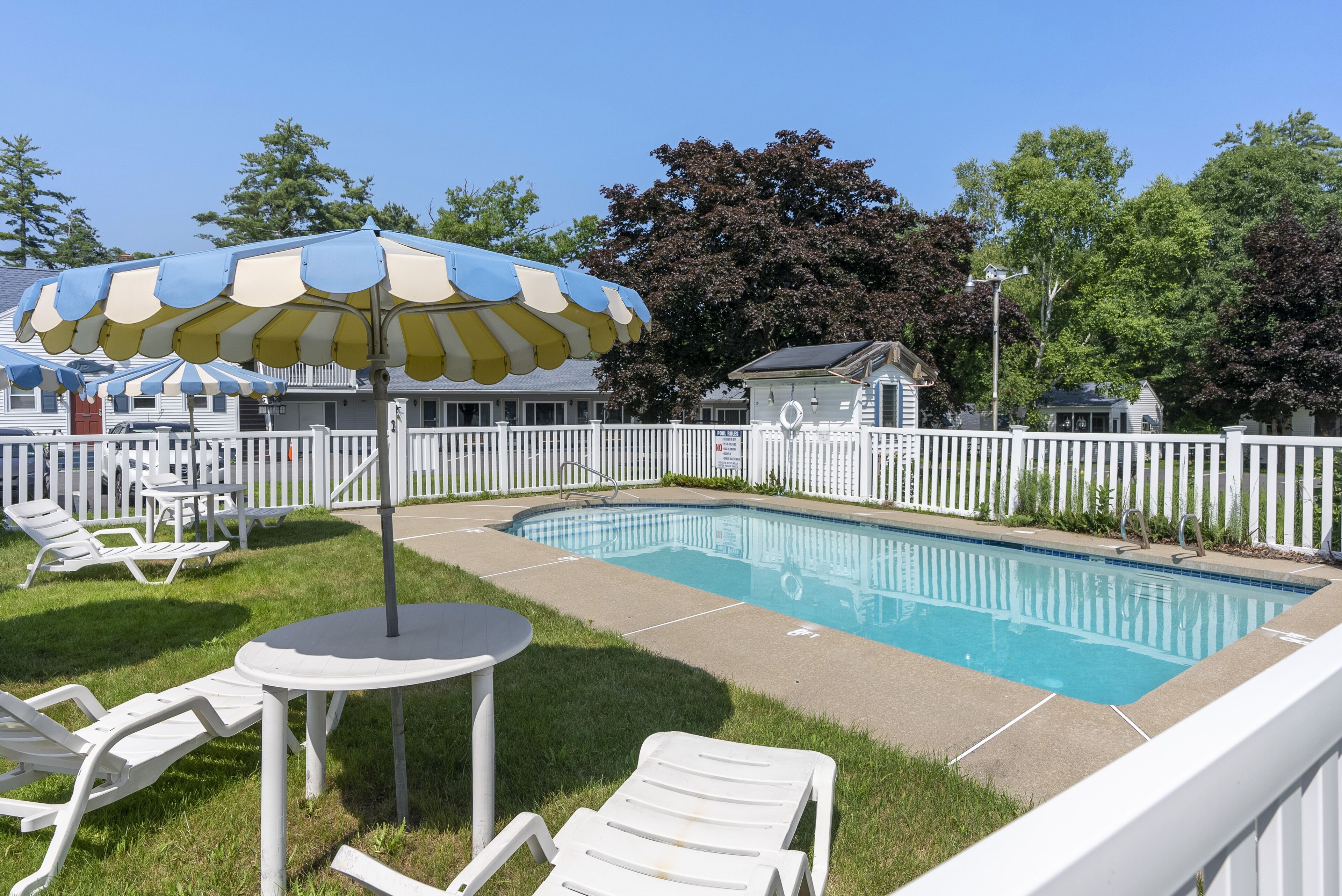 The Beaches Motel & Cottages