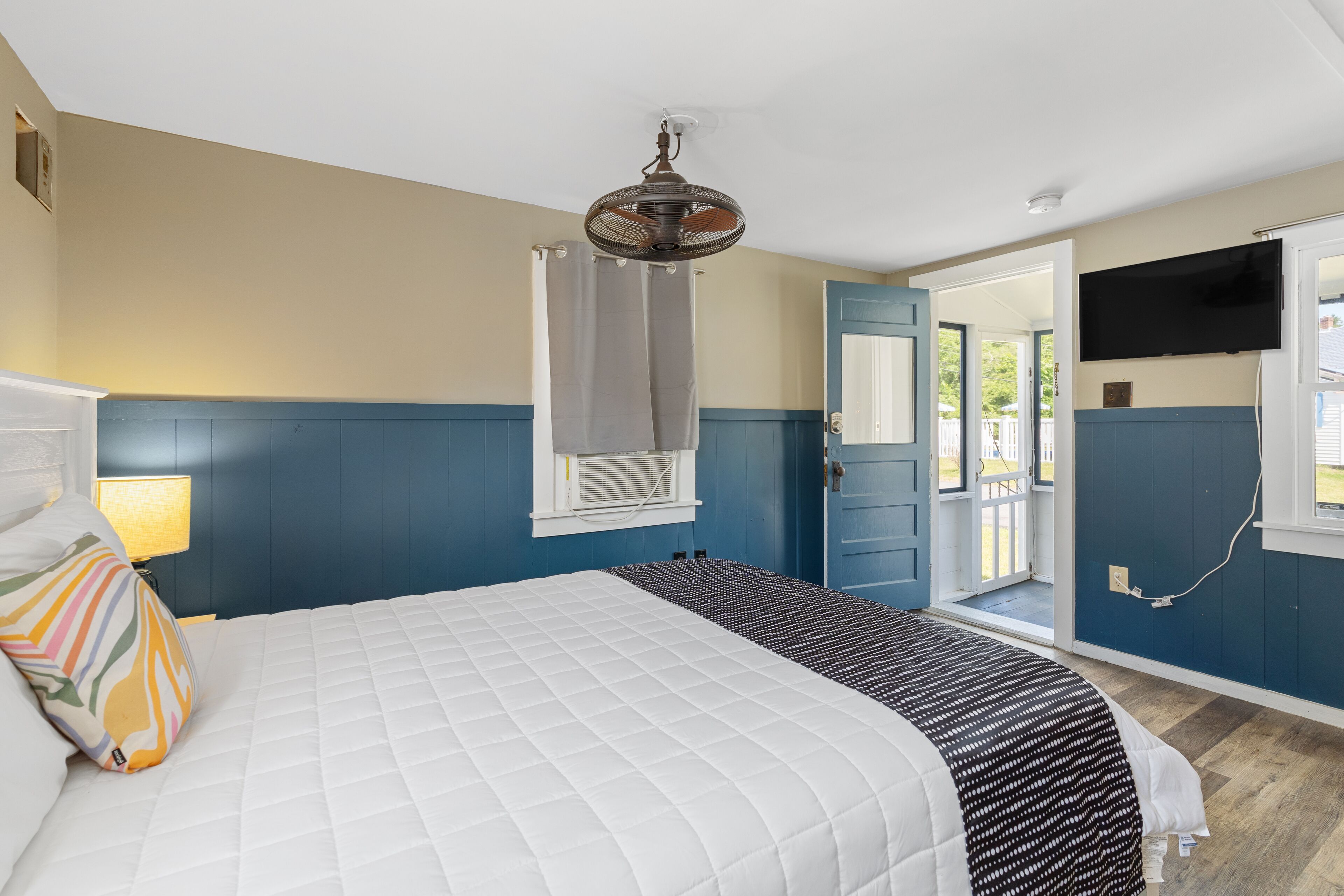 The Beaches Motel & Cottages