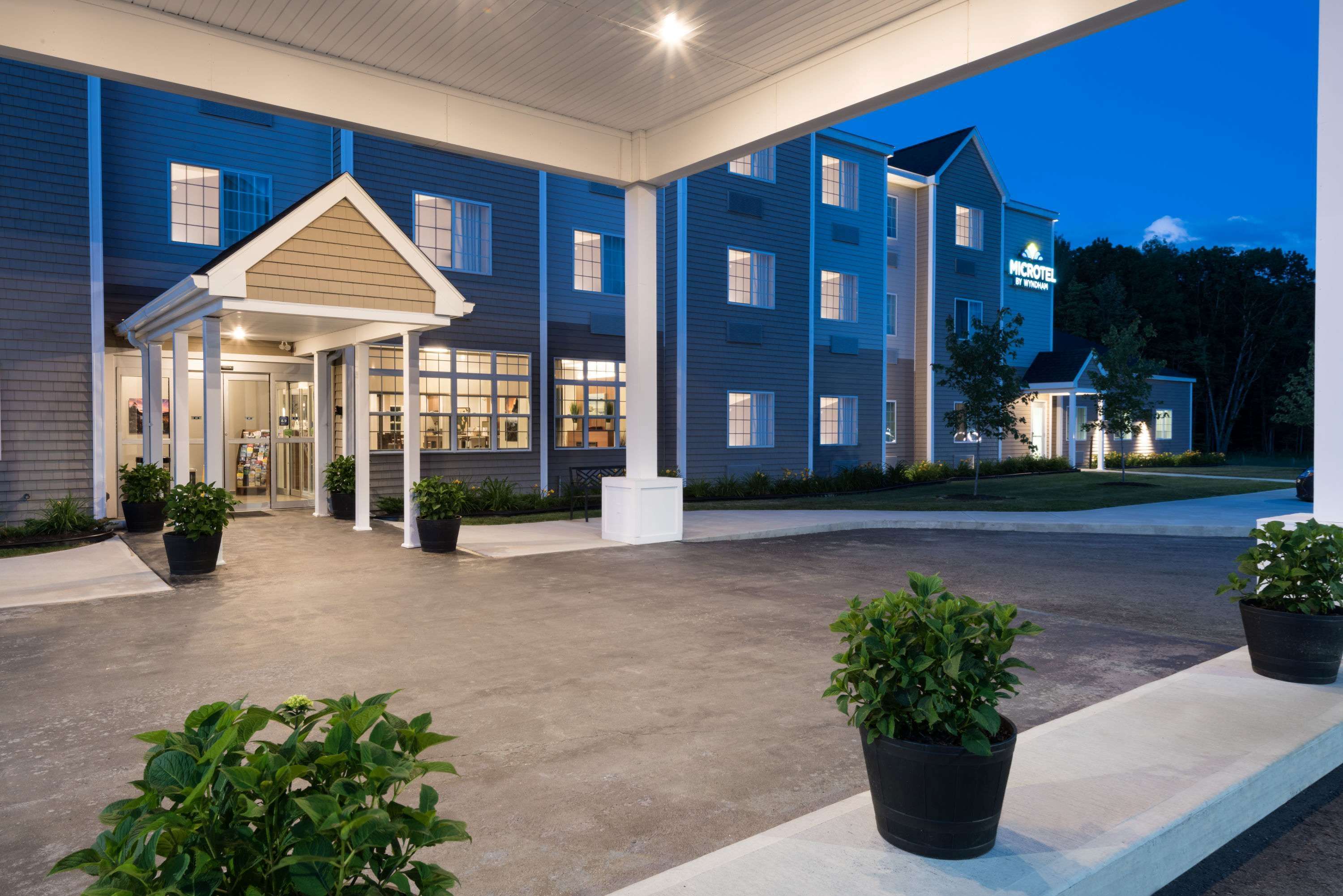 Microtel Inn & Suites by Wyndham Windham