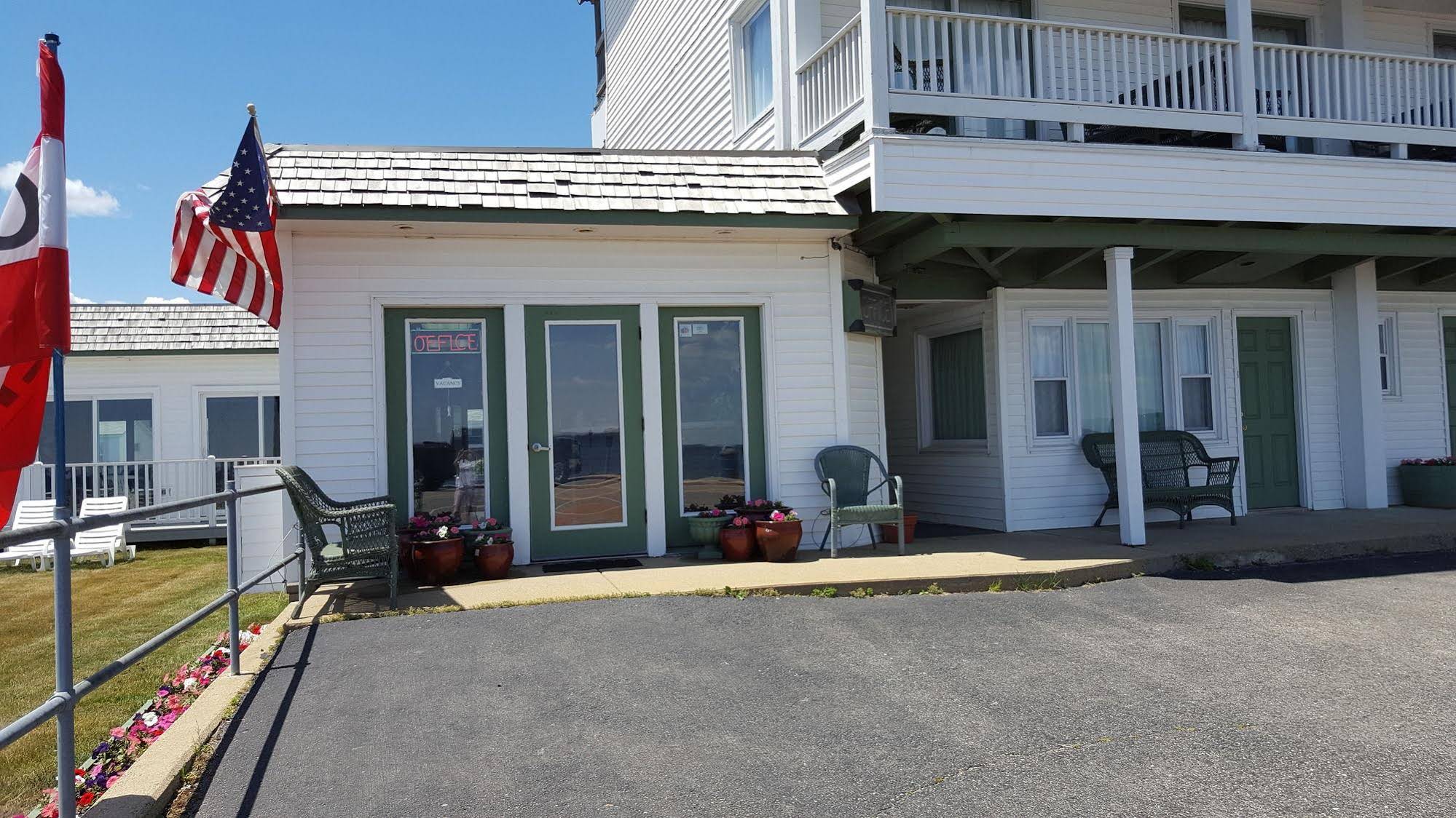 Grand View Inn & Cottages