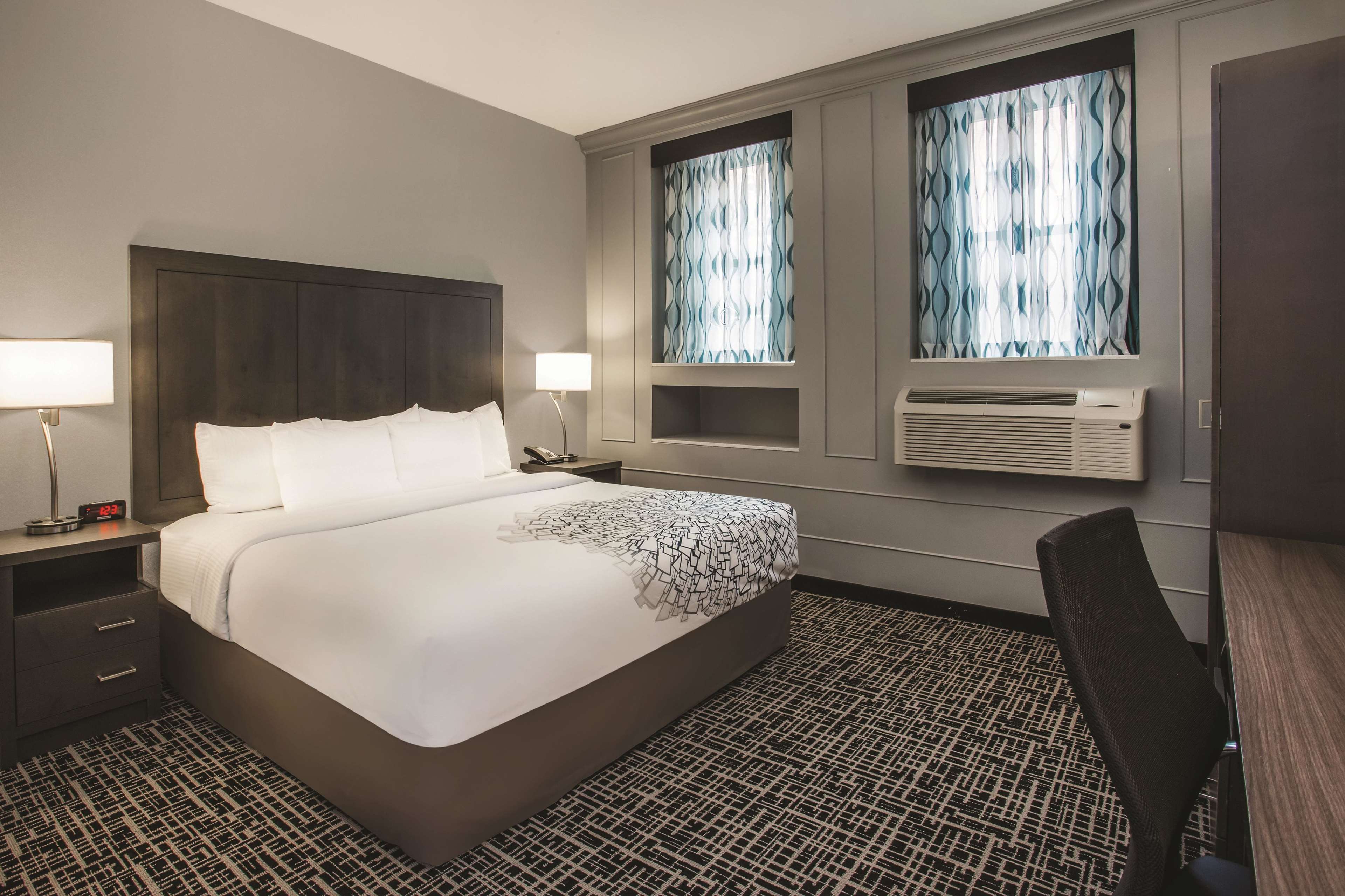 La Quinta Inn & Suites by Wyndham Baltimore Downtown
