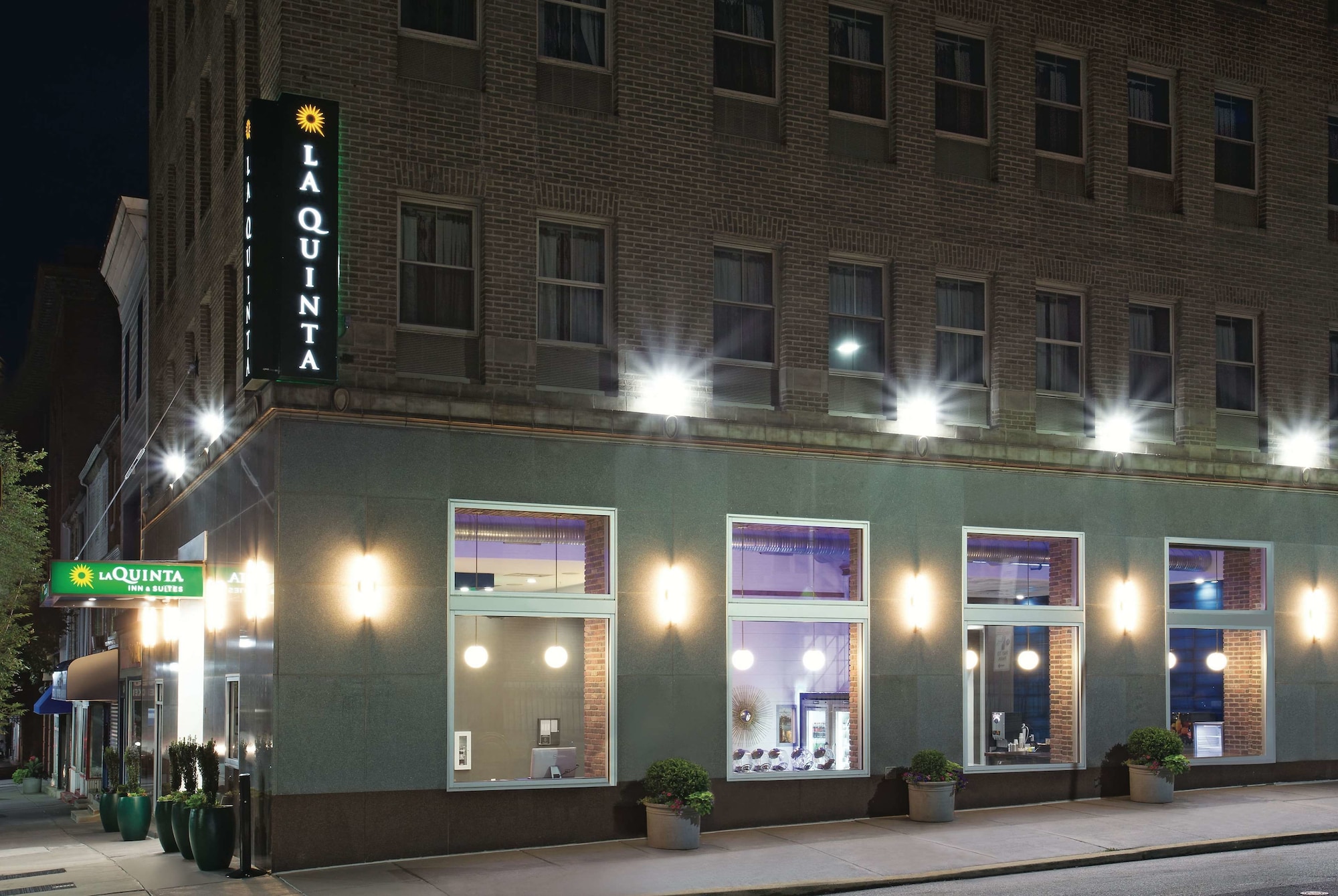 La Quinta Inn & Suites by Wyndham Baltimore Downtown