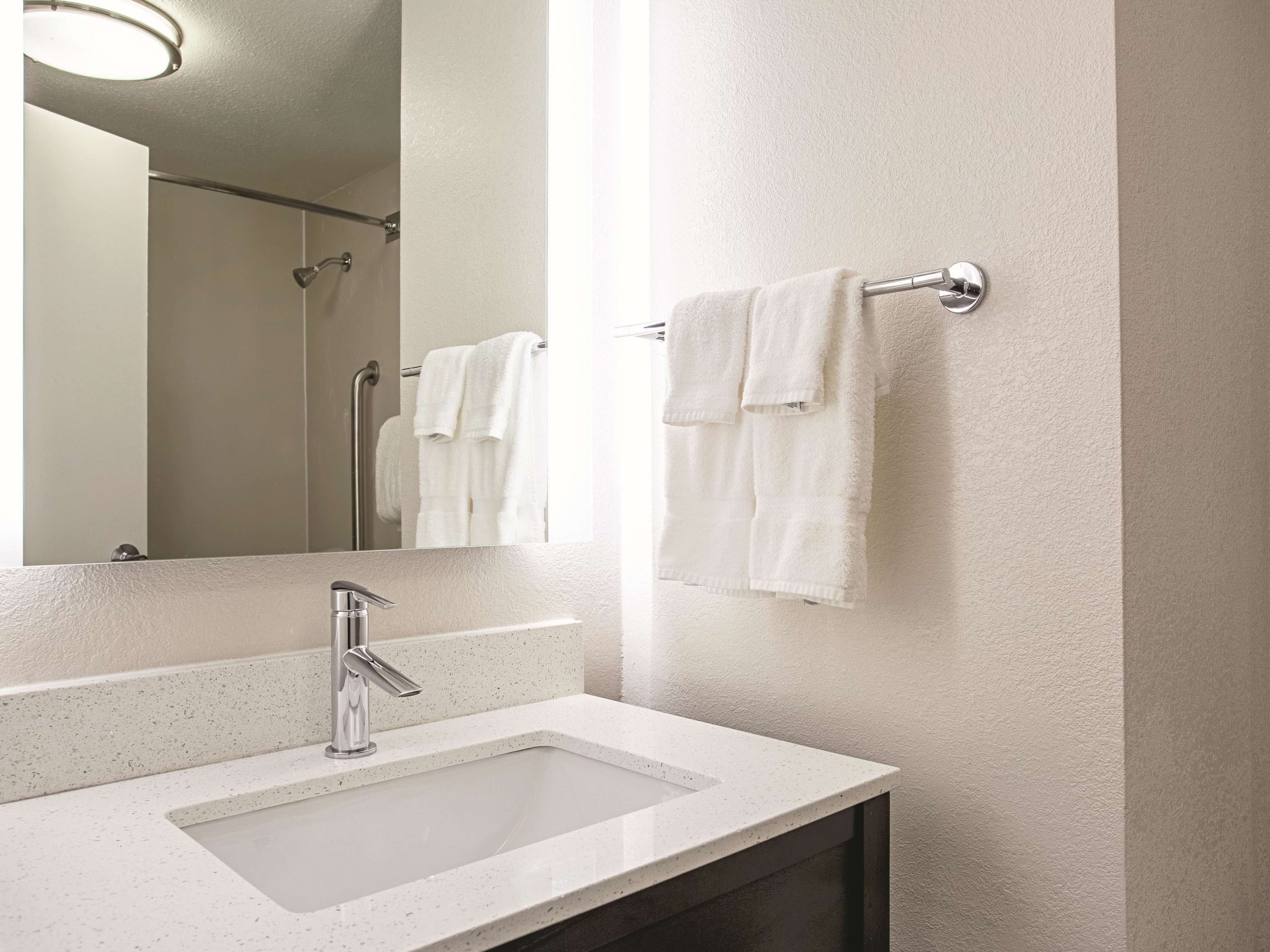 La Quinta Inn & Suites by Wyndham Baltimore N / White Marsh