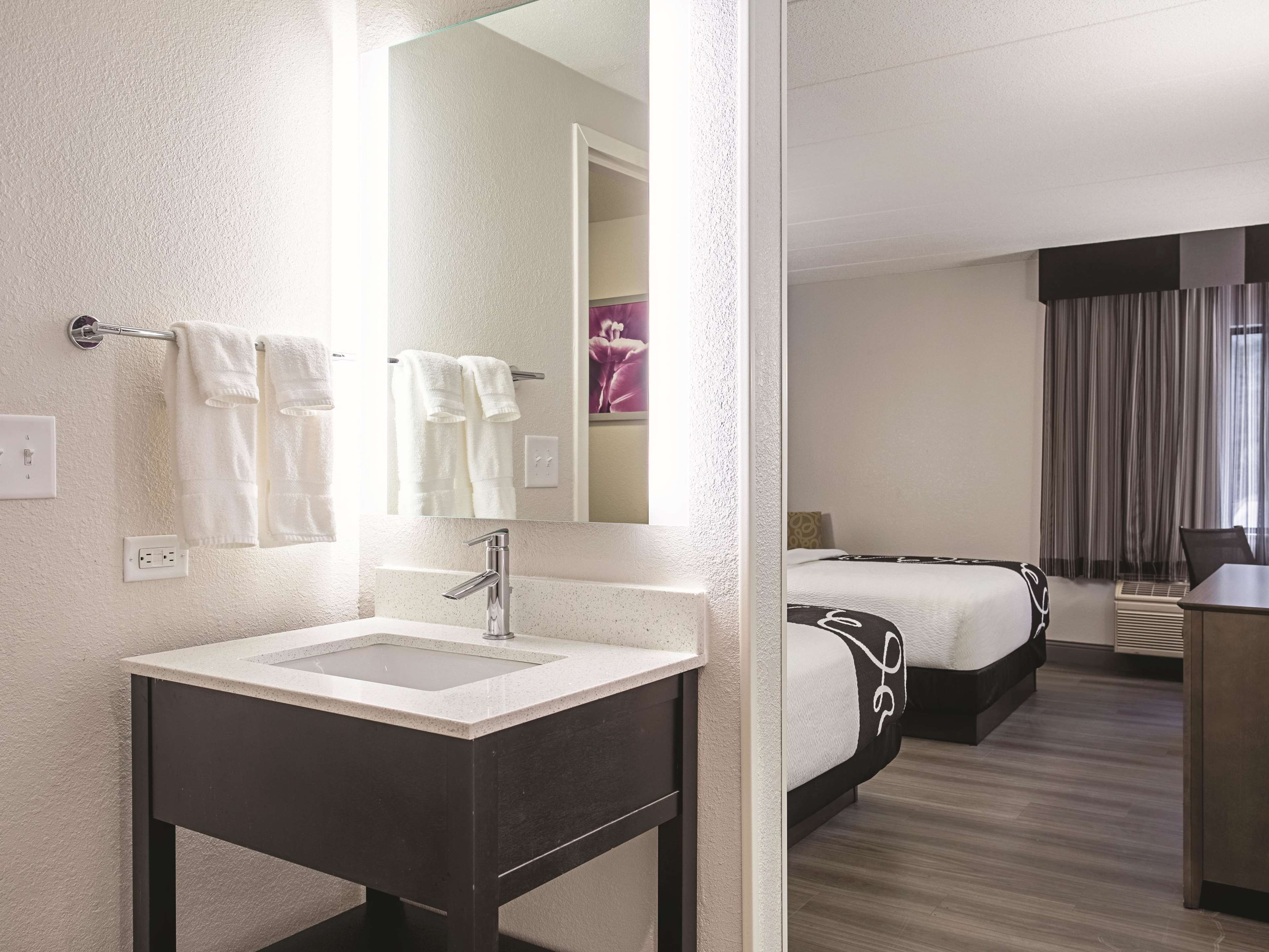 La Quinta Inn & Suites by Wyndham Baltimore N / White Marsh
