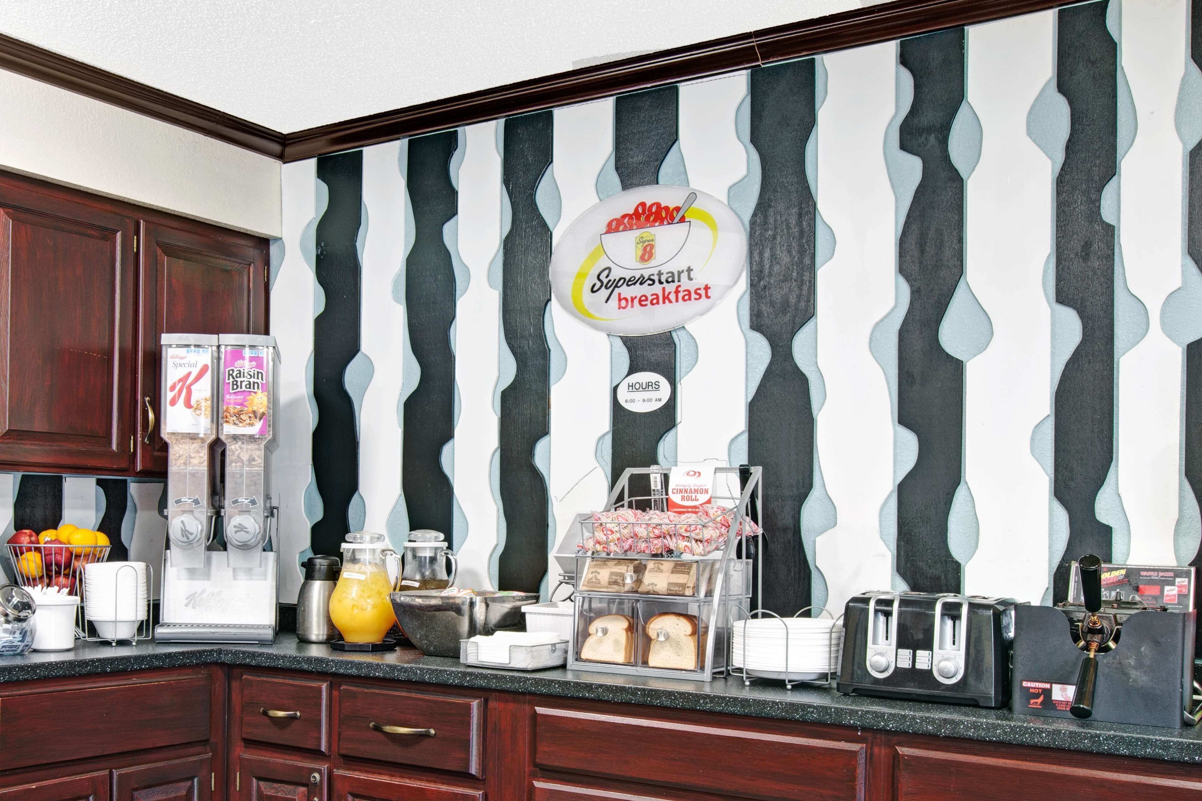 Super 8 by Wyndham Baltimore/Essex Area