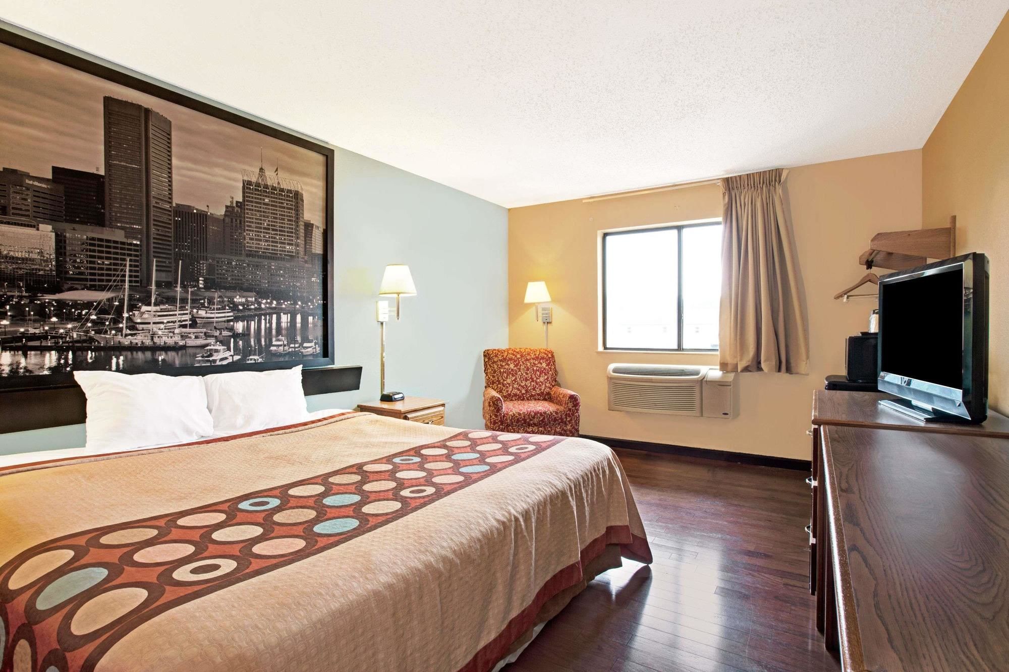 Super 8 by Wyndham Baltimore/Essex Area