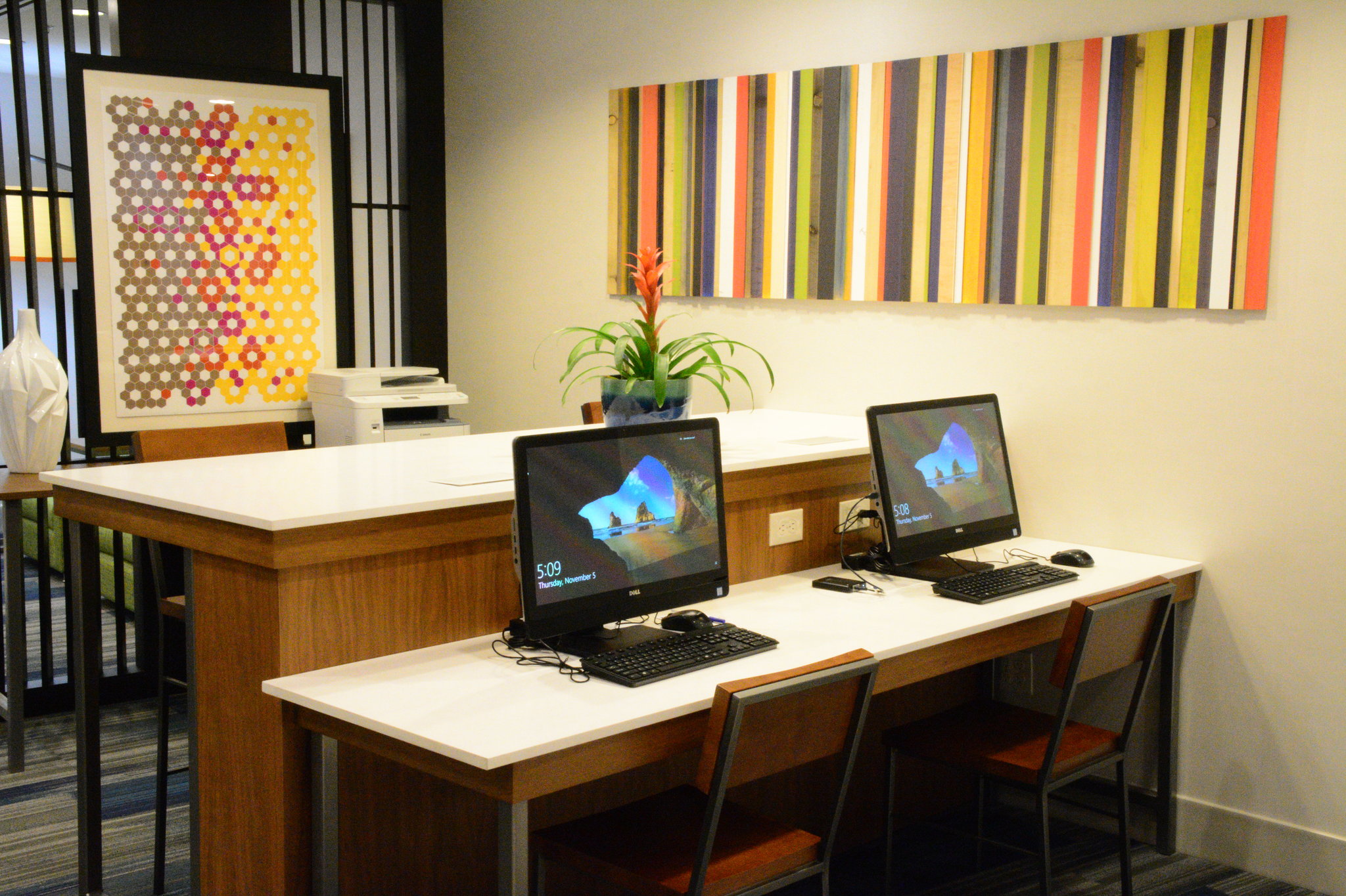Holiday Inn Express & Suites Lexington Park-California