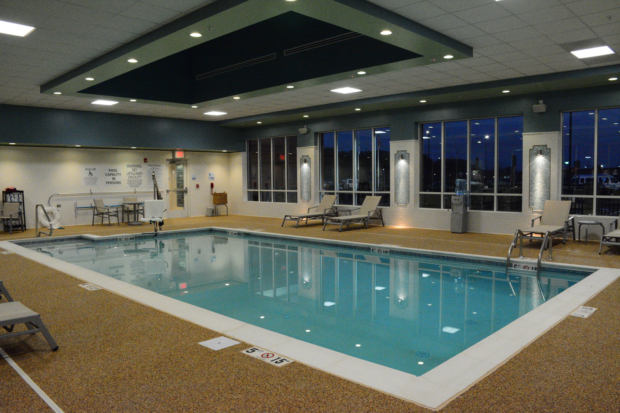 Holiday Inn Express & Suites Lexington Park-California