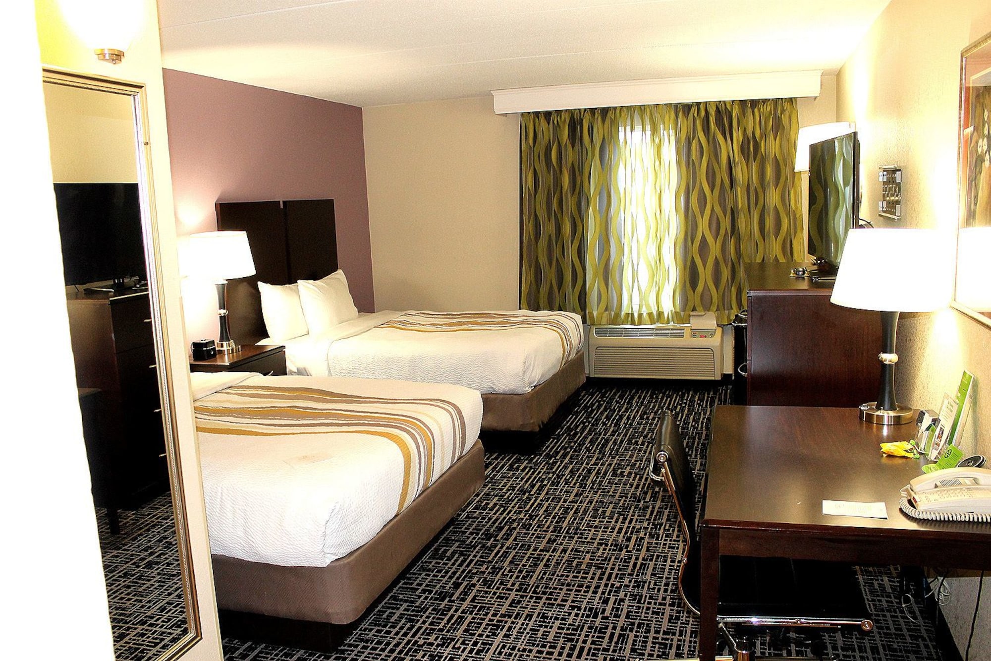 La Quinta Inn & Suites by Wyndham Lexington Park - Patuxent