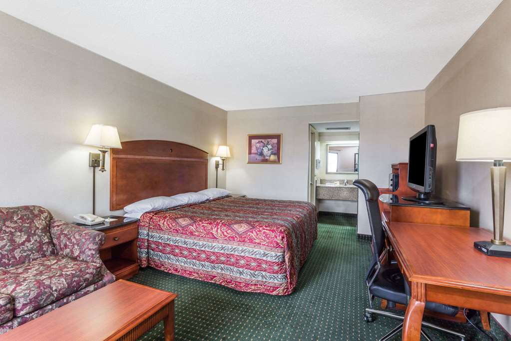 Days Inn by Wyndham Camp Springs/Andrews AFB DC Area