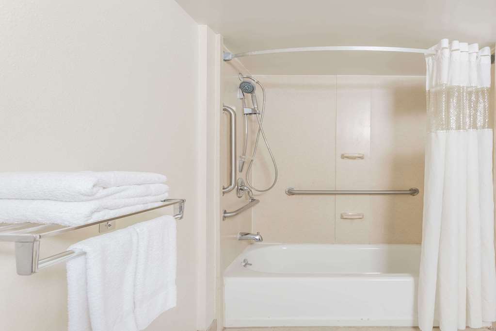 Days Inn by Wyndham Camp Springs/Andrews AFB DC Area